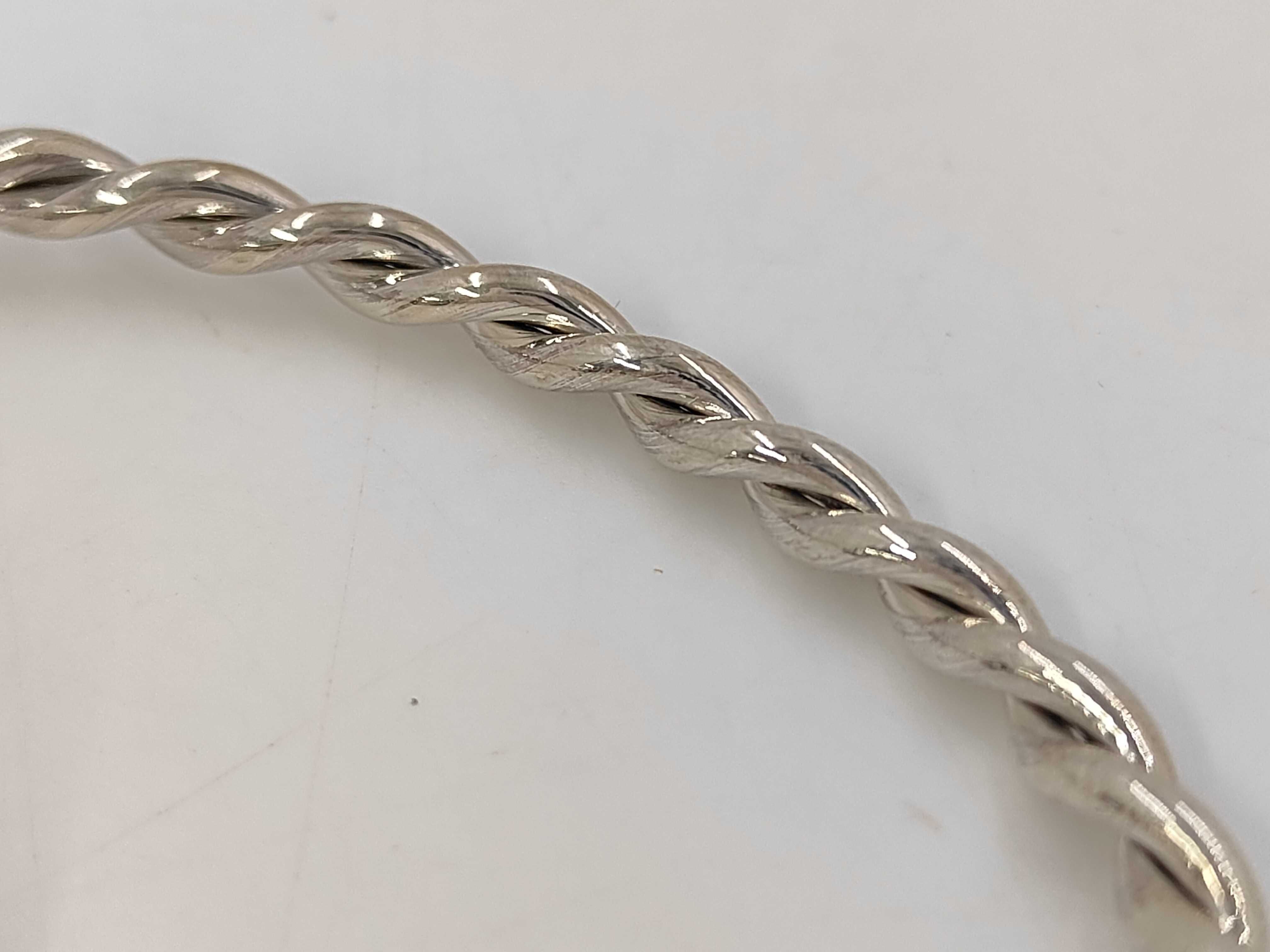 Extremely Rare Item: Gucci Bangle, Ebony Twist Wire, Silver, Size 18, Bracelet/Bangle — view 4