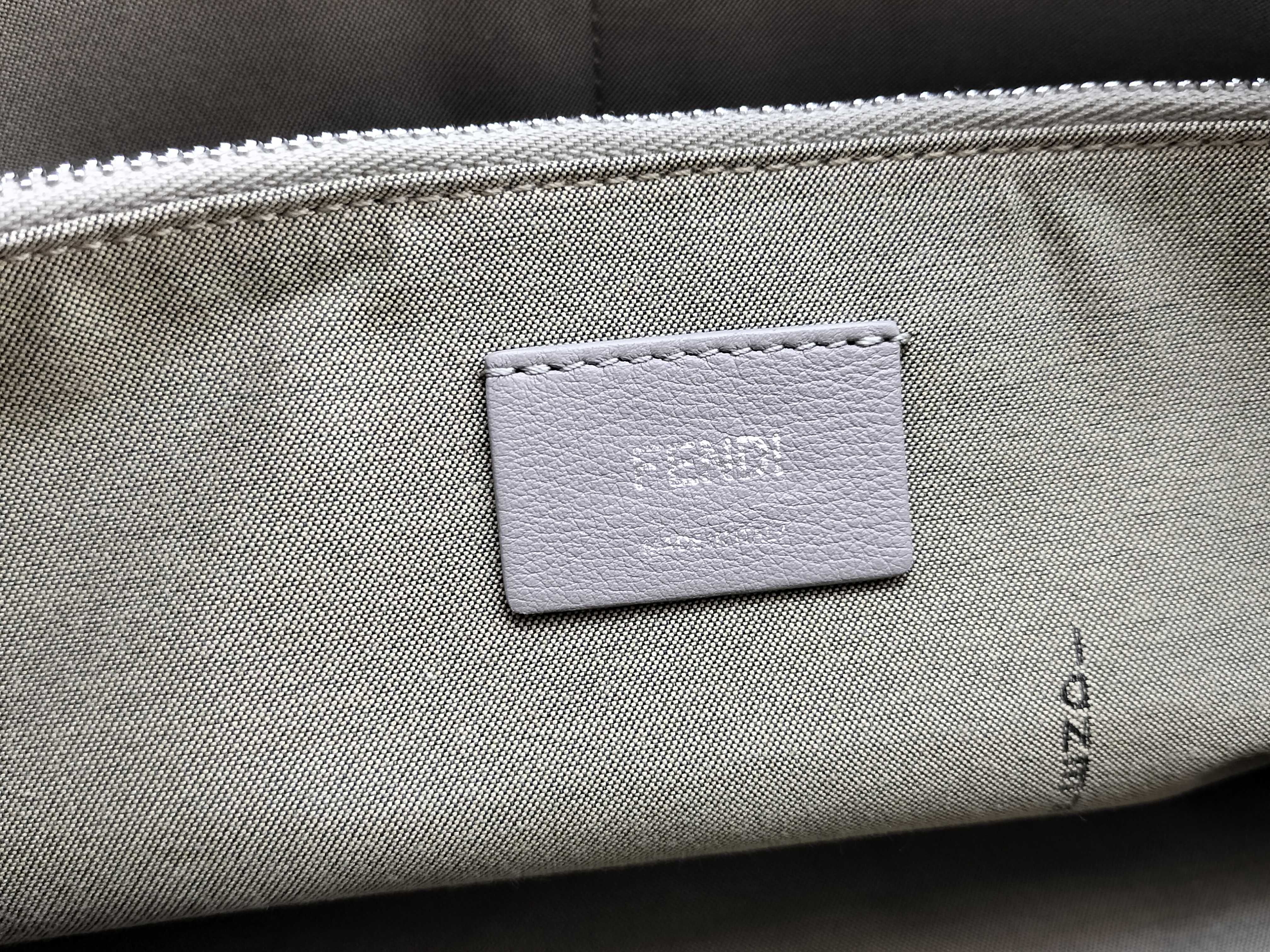 2-way handbag with bag and card slots. — view 12