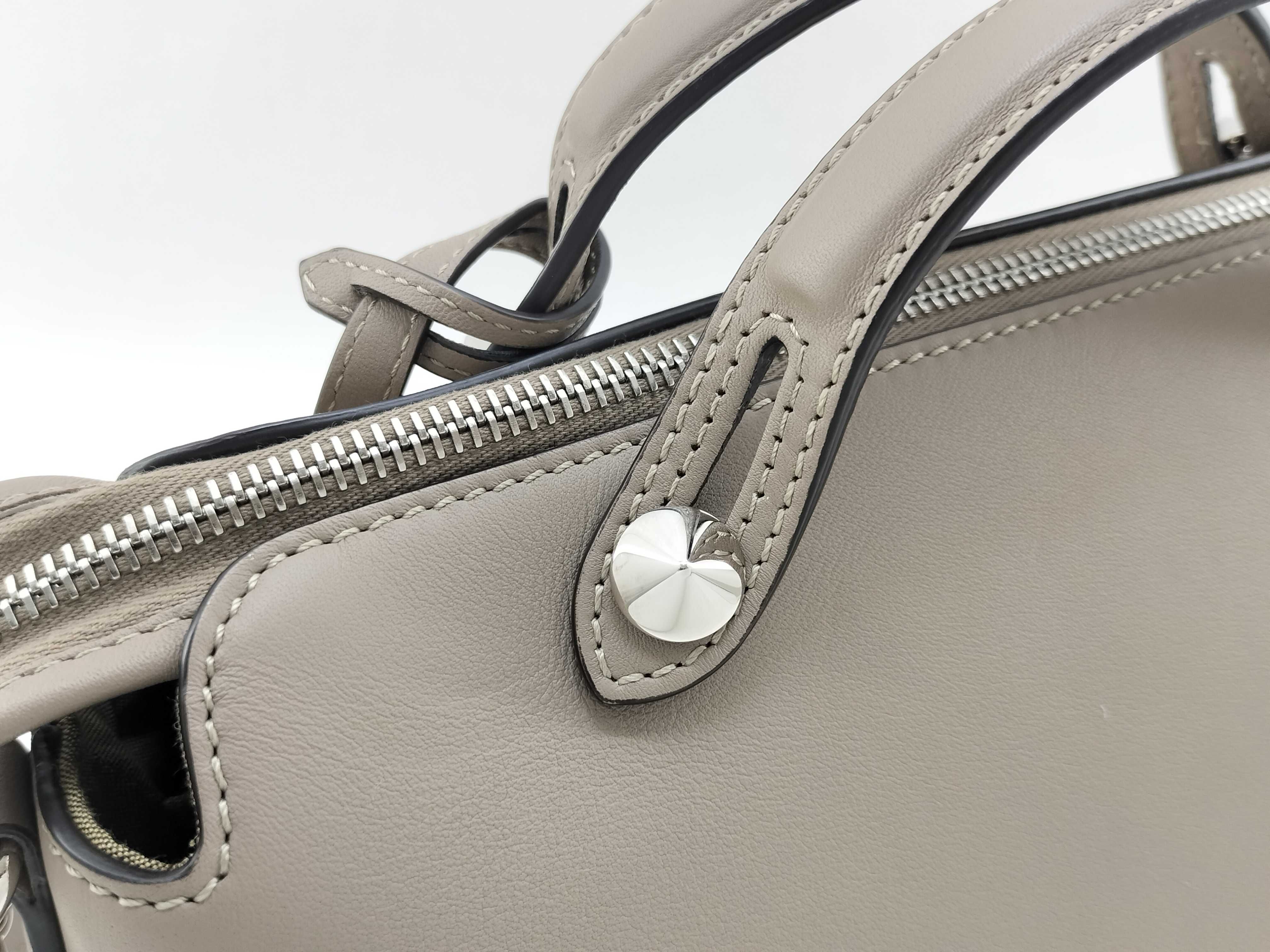 2-way handbag with bag and card slots. — view 3