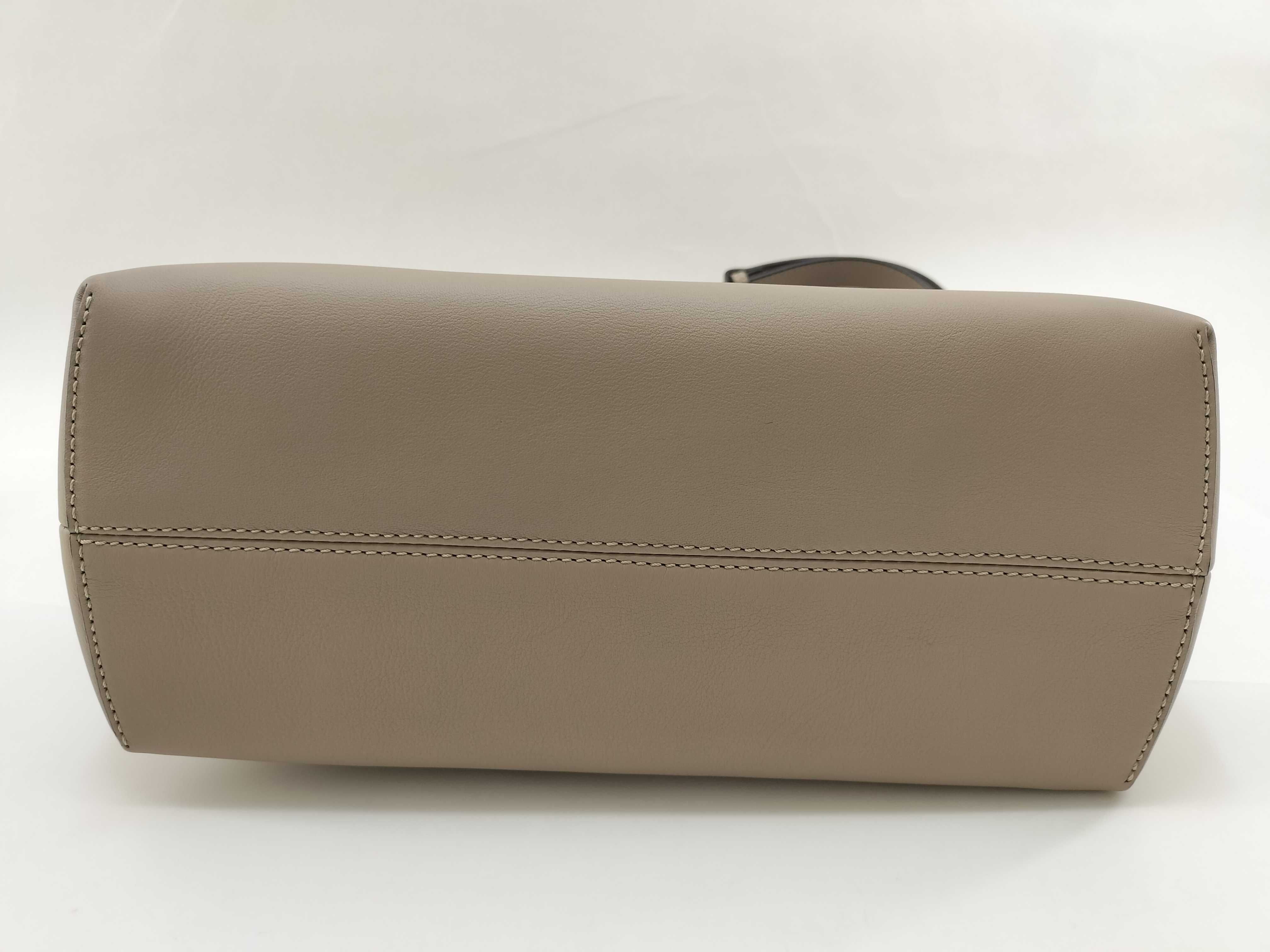2-way handbag with bag and card slots. — view 5