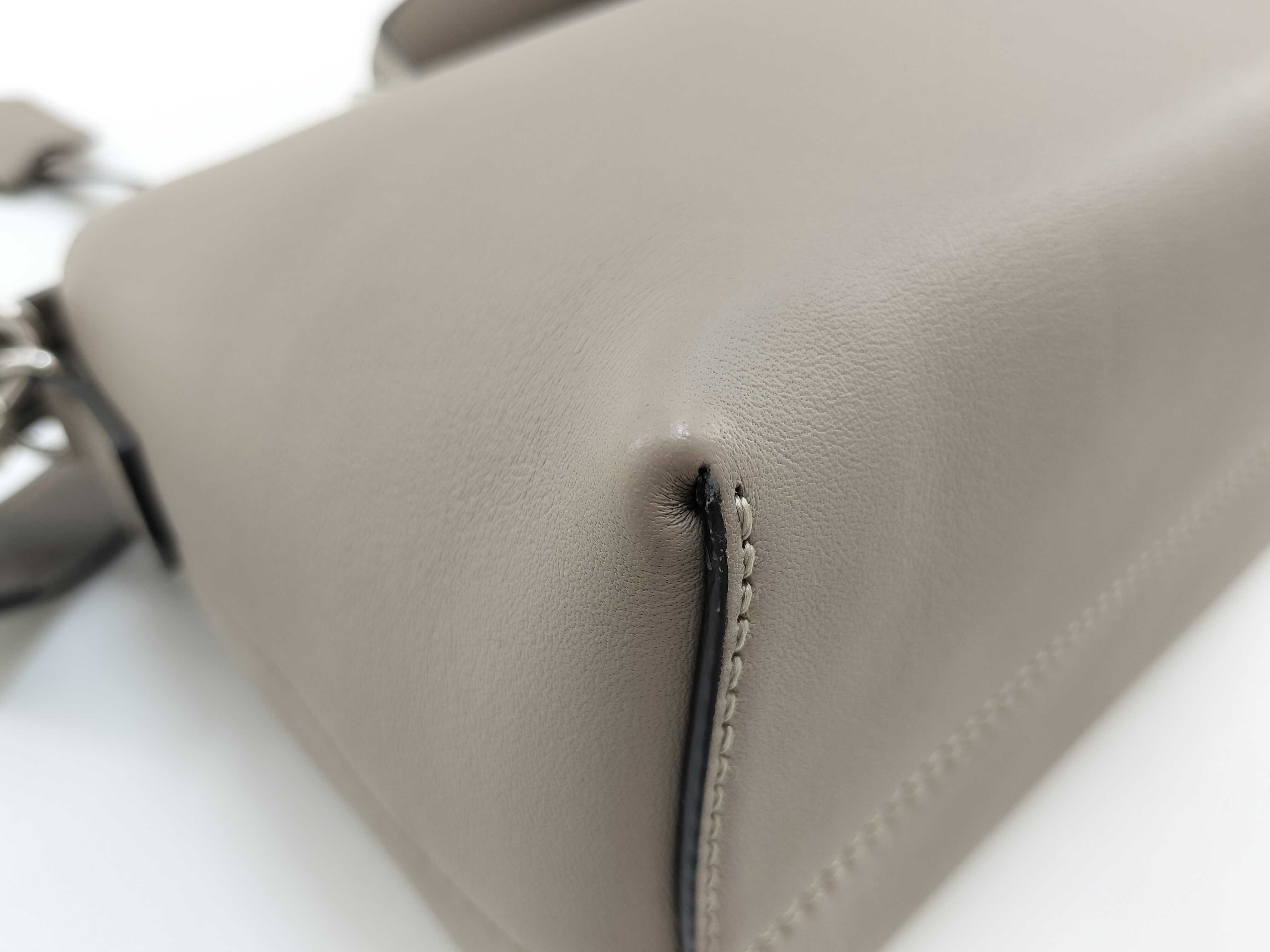 2-way handbag with bag and card slots. — view 6
