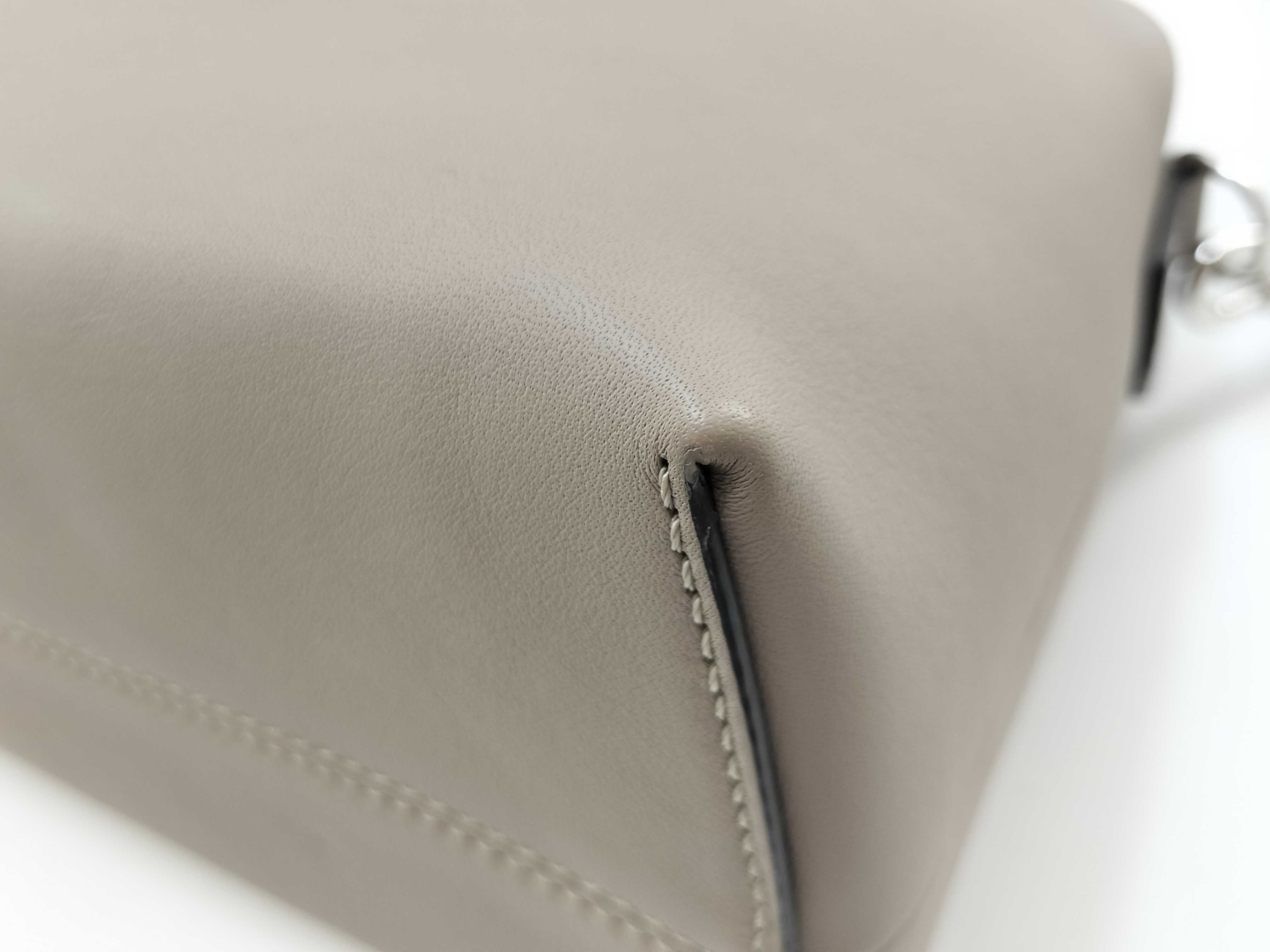 2-way handbag with bag and card slots. — view 7