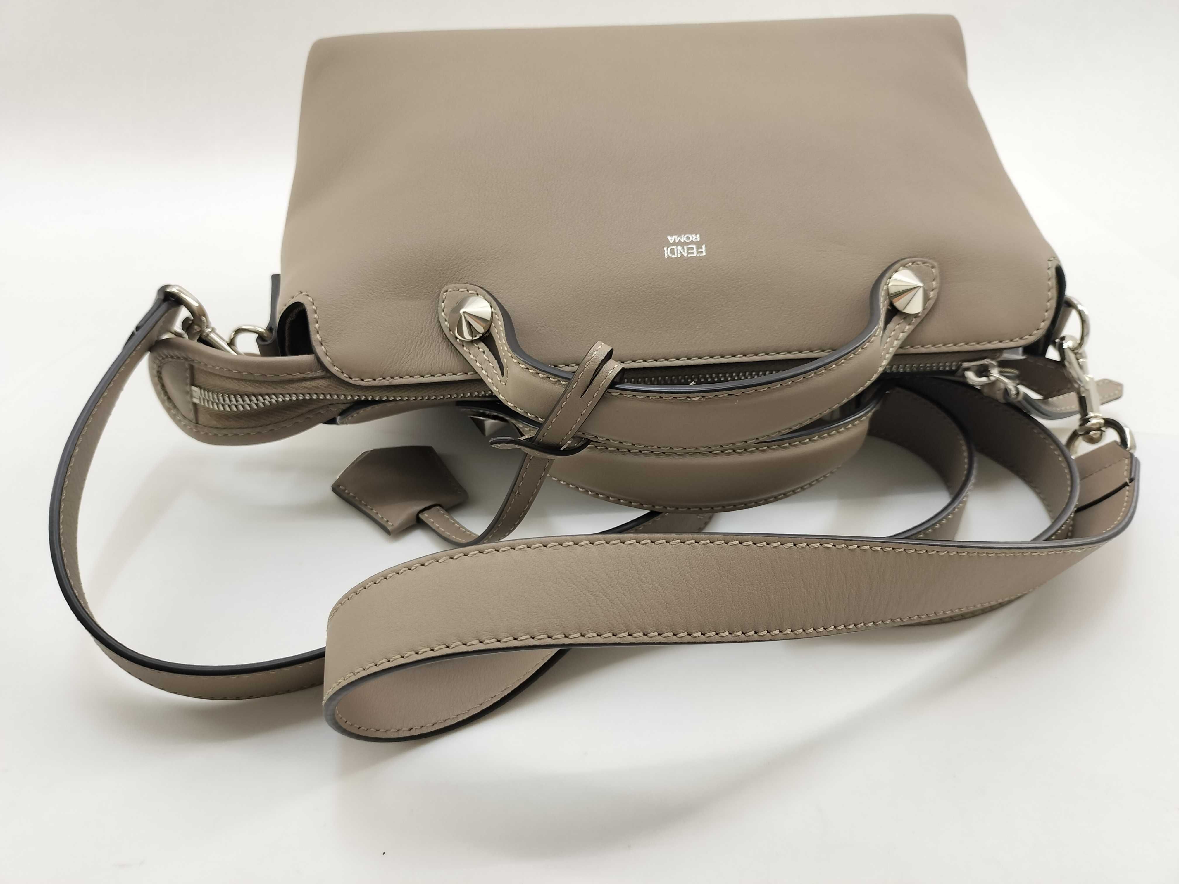 2-way handbag with bag and card slots. — view 8