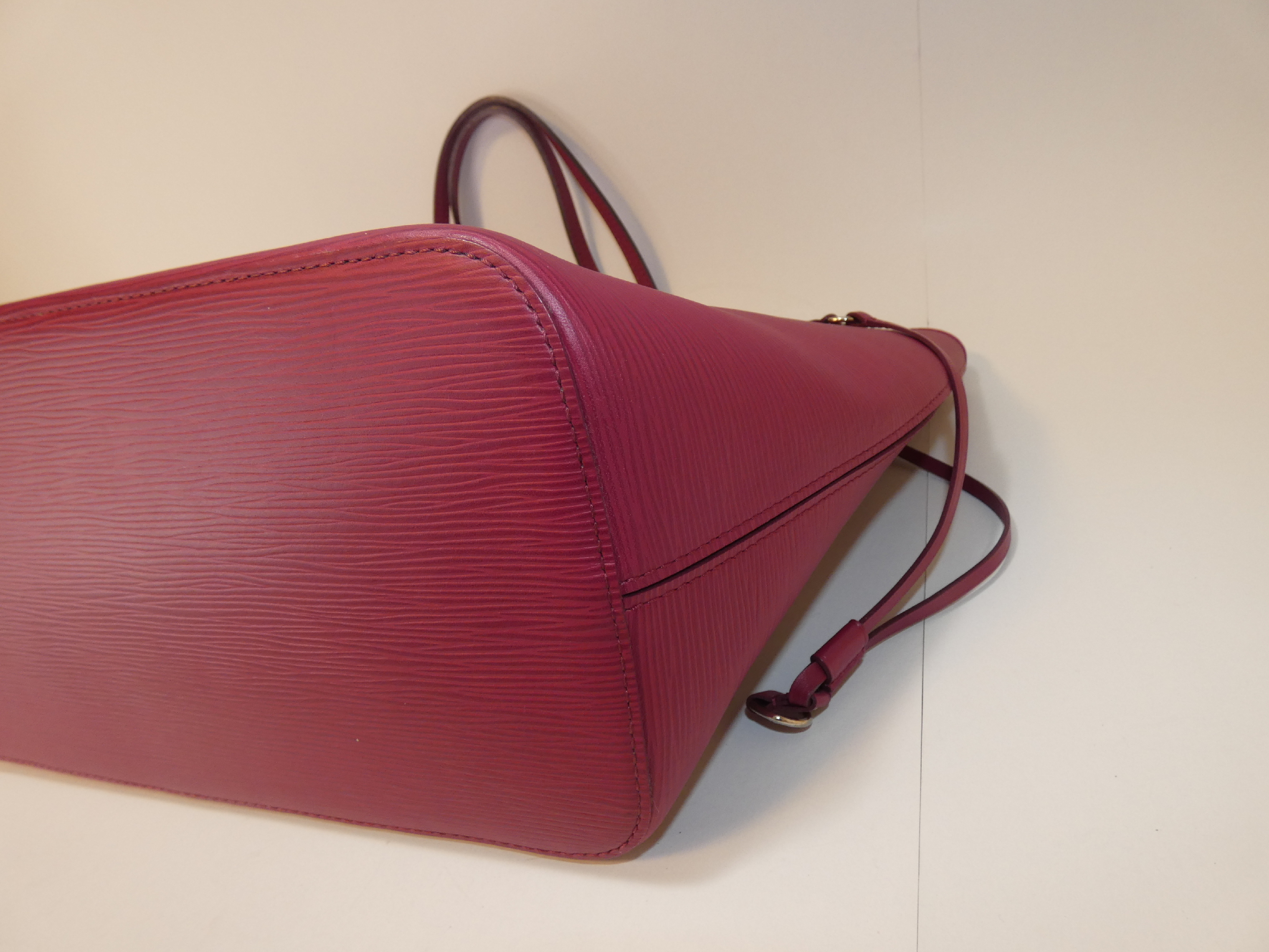 Neverfull Epi Tote Bag with Pouch — view 9