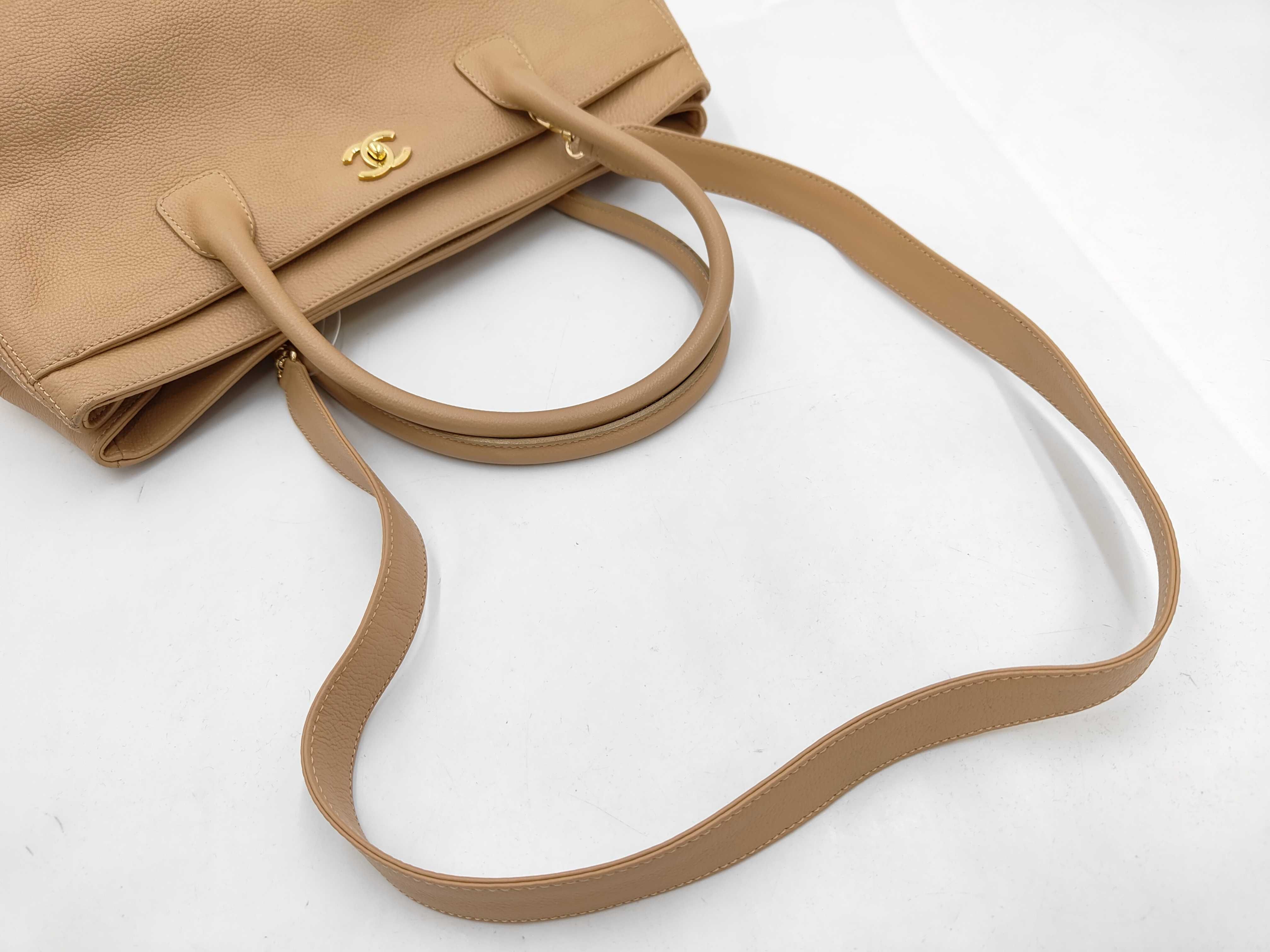 Caviar Skin Executive Beige Turnlock Tote Bag (No. 8) — view 4