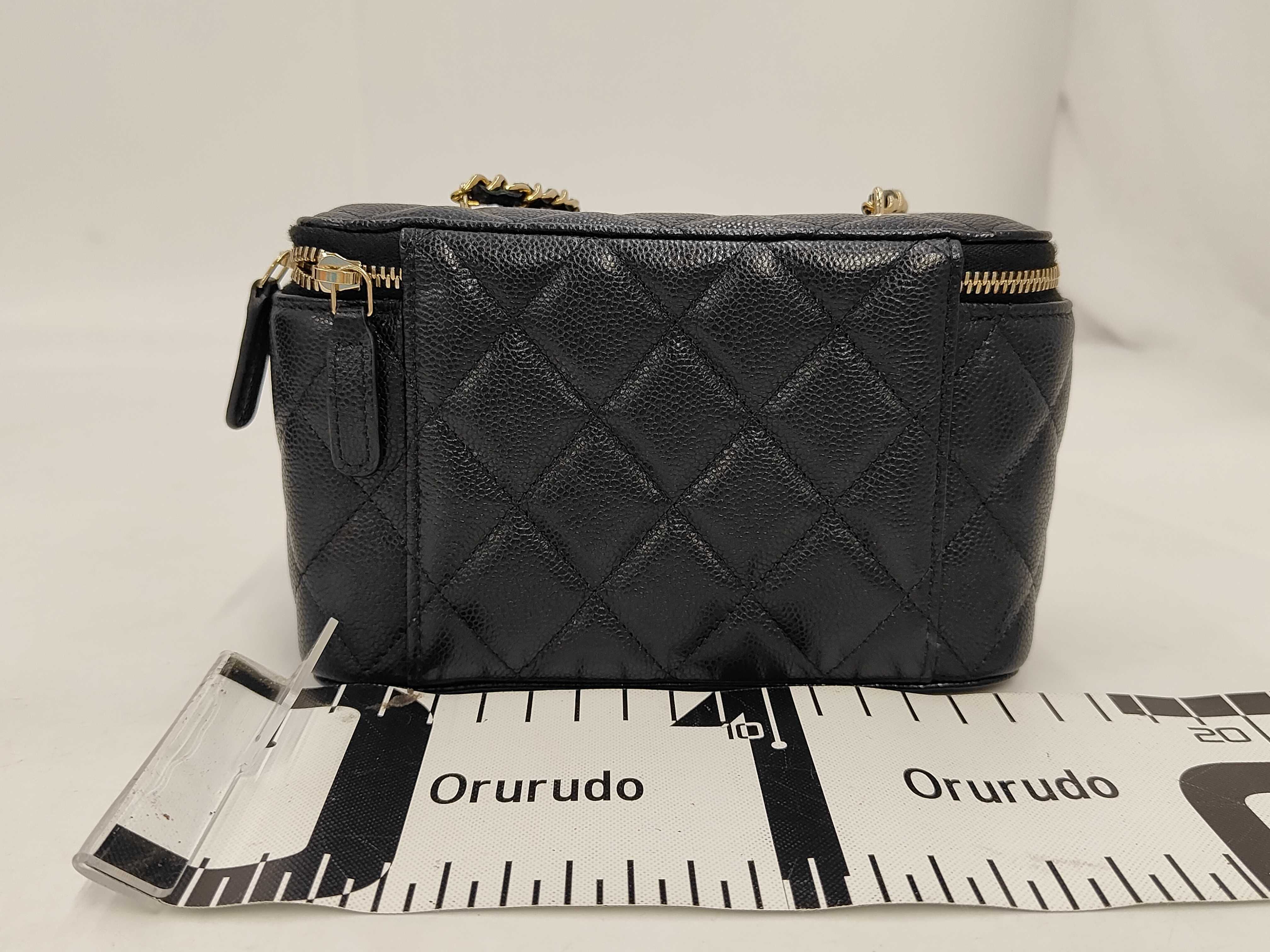 Matelassé Caviar Skin Vanity Case with Mirror, Chain Shoulder Bag, Black, Random Serial Number — view 2