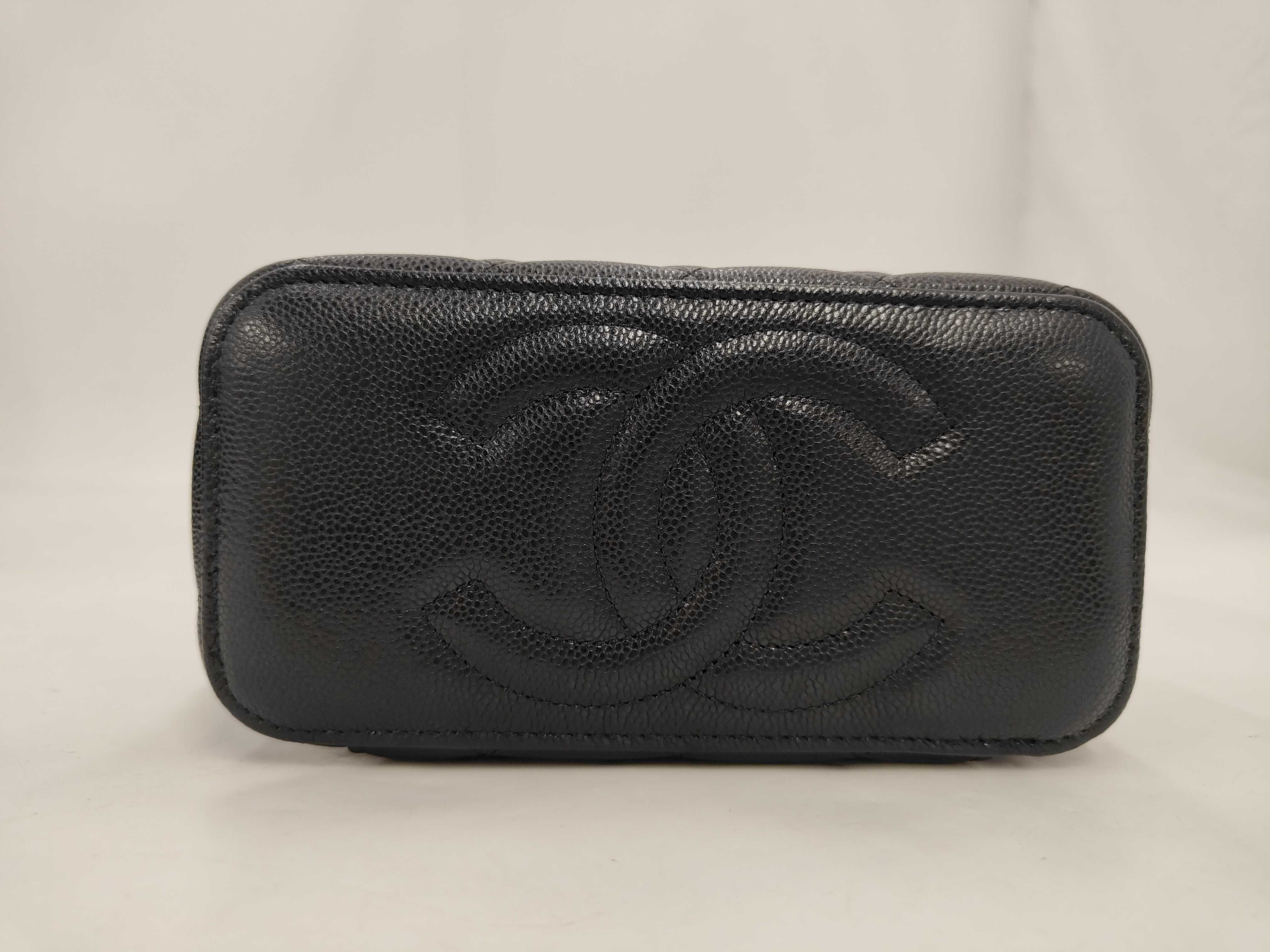 Matelassé Caviar Skin Vanity Case with Mirror, Chain Shoulder Bag, Black, Random Serial Number — view 3