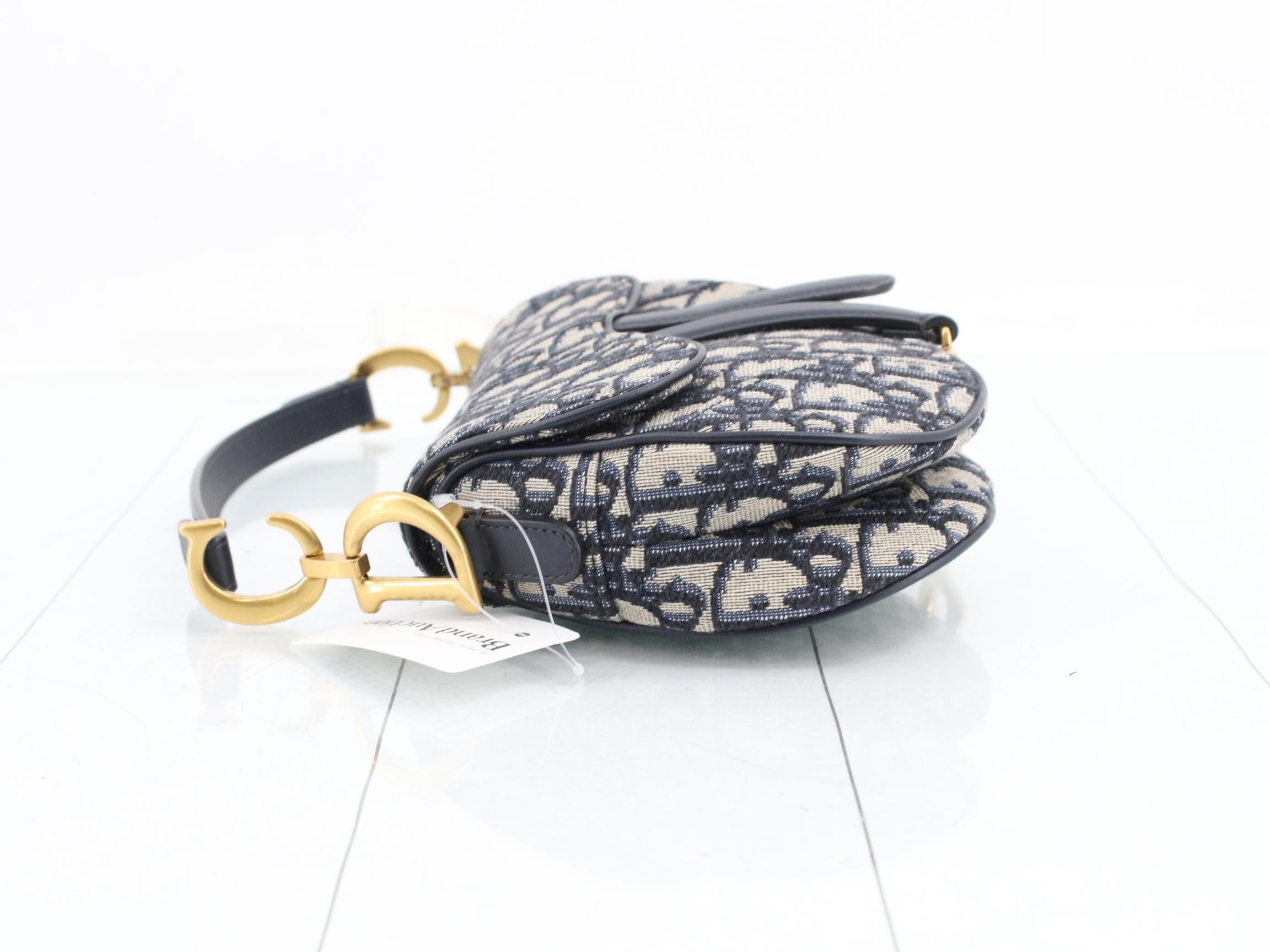 Trotter/Oblique 2-Way One-Shoulder Bag — view 4