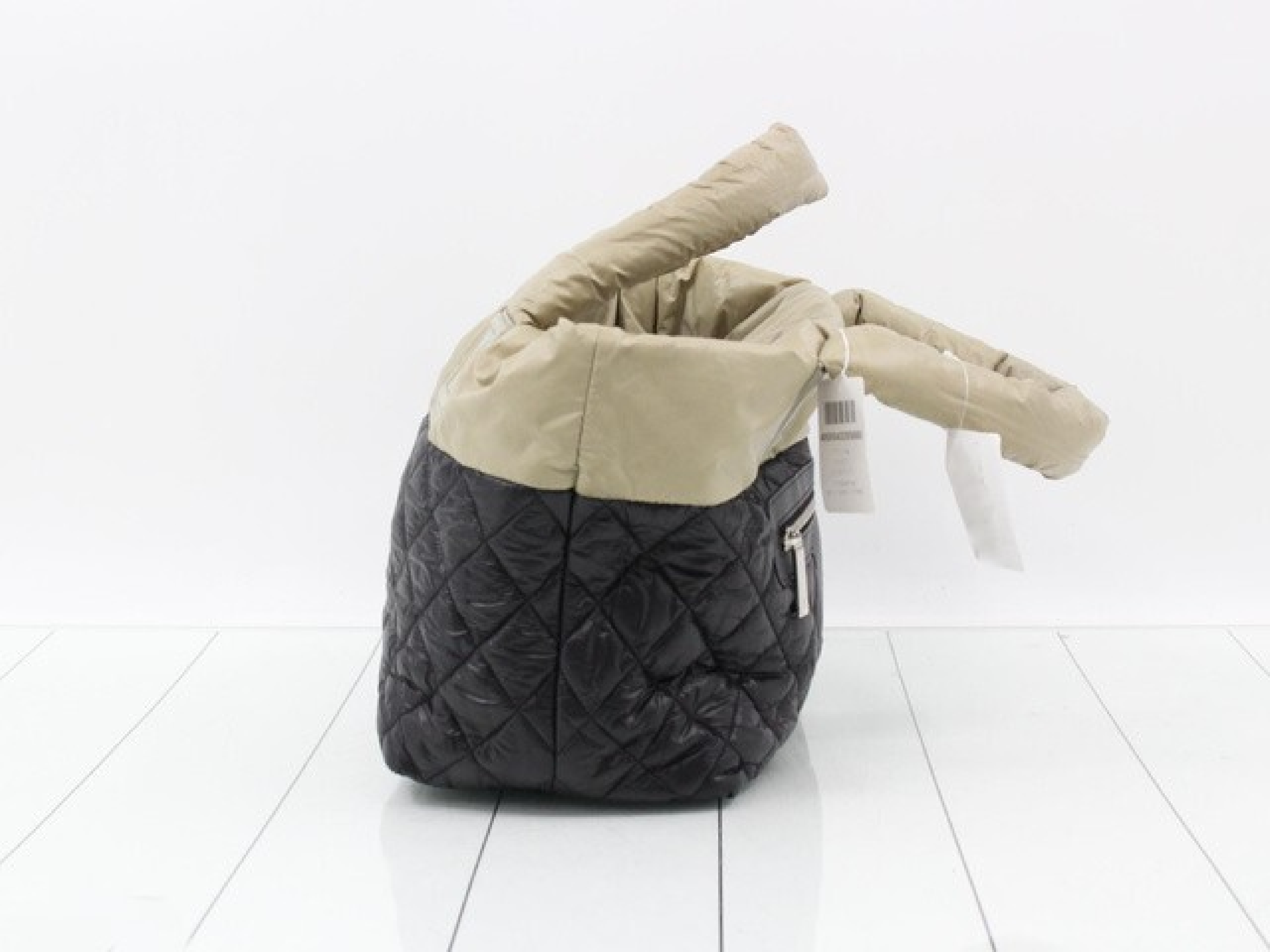Nylon Bicolor Tote Bag (Serial Number ) with Seal and Card — view 6