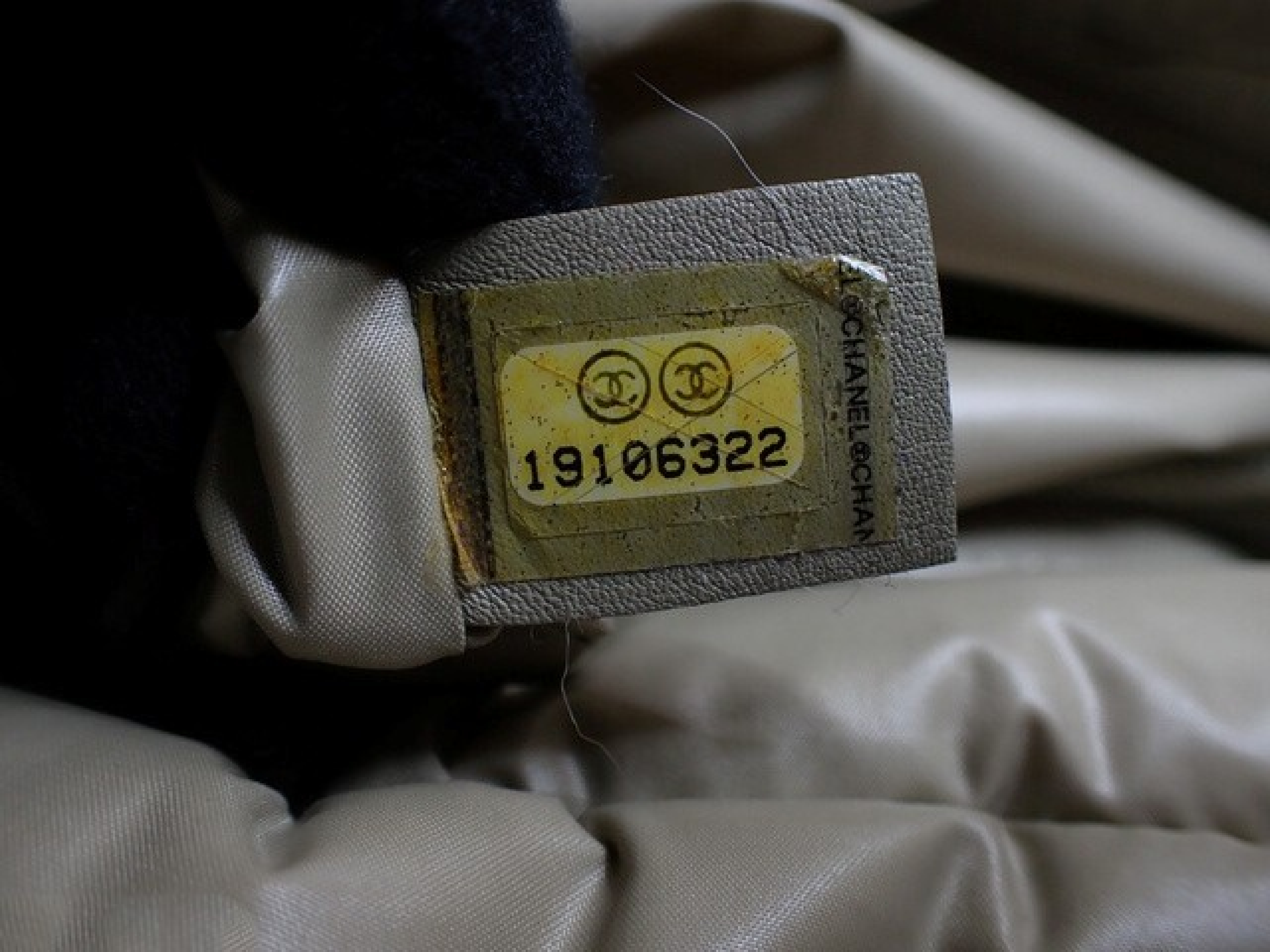 Nylon Bicolor Tote Bag (Serial Number ) with Seal and Card — view 9