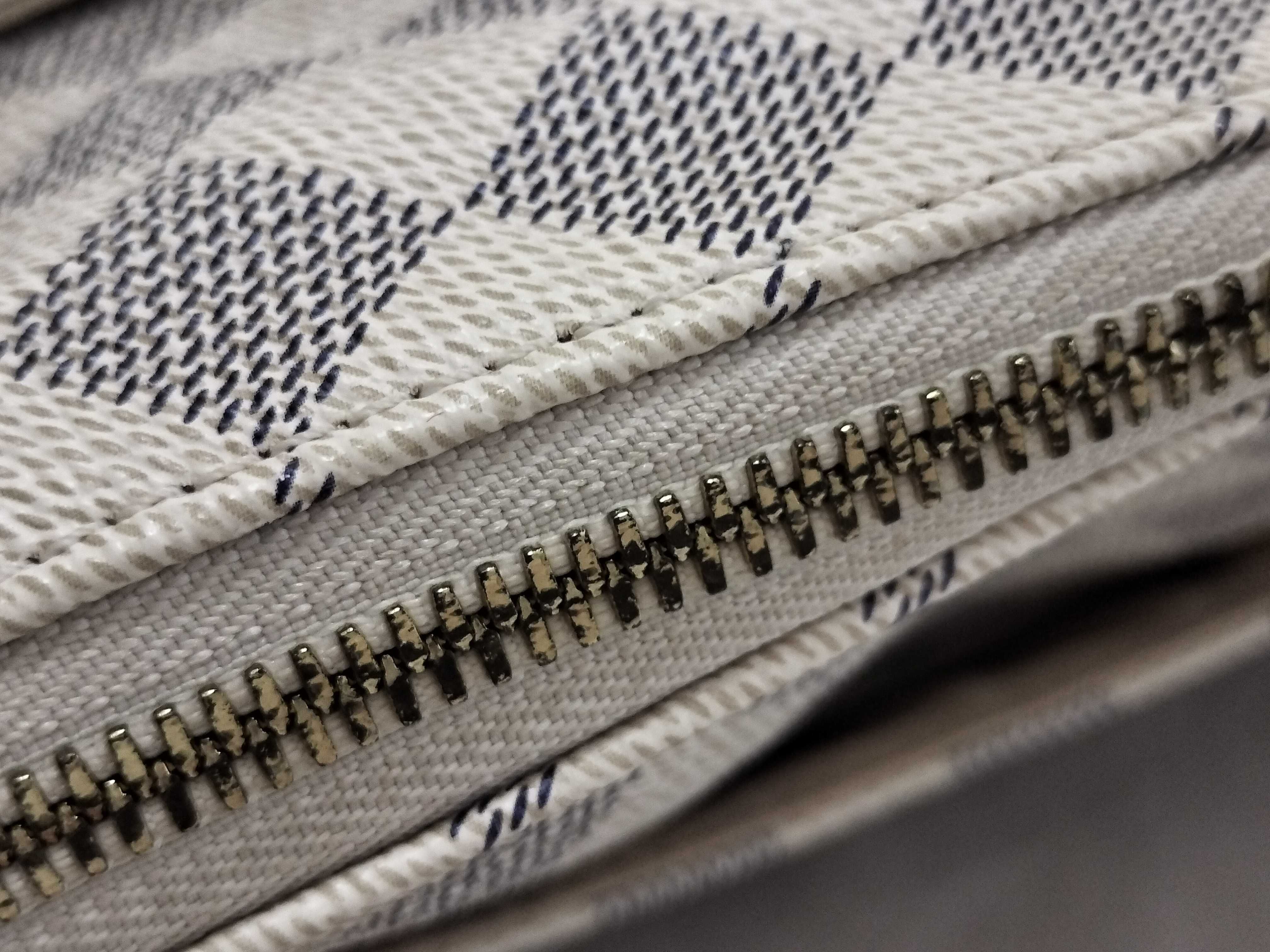 Damier Azur Figeri PM N41176 White Shoulder Bag — view 6