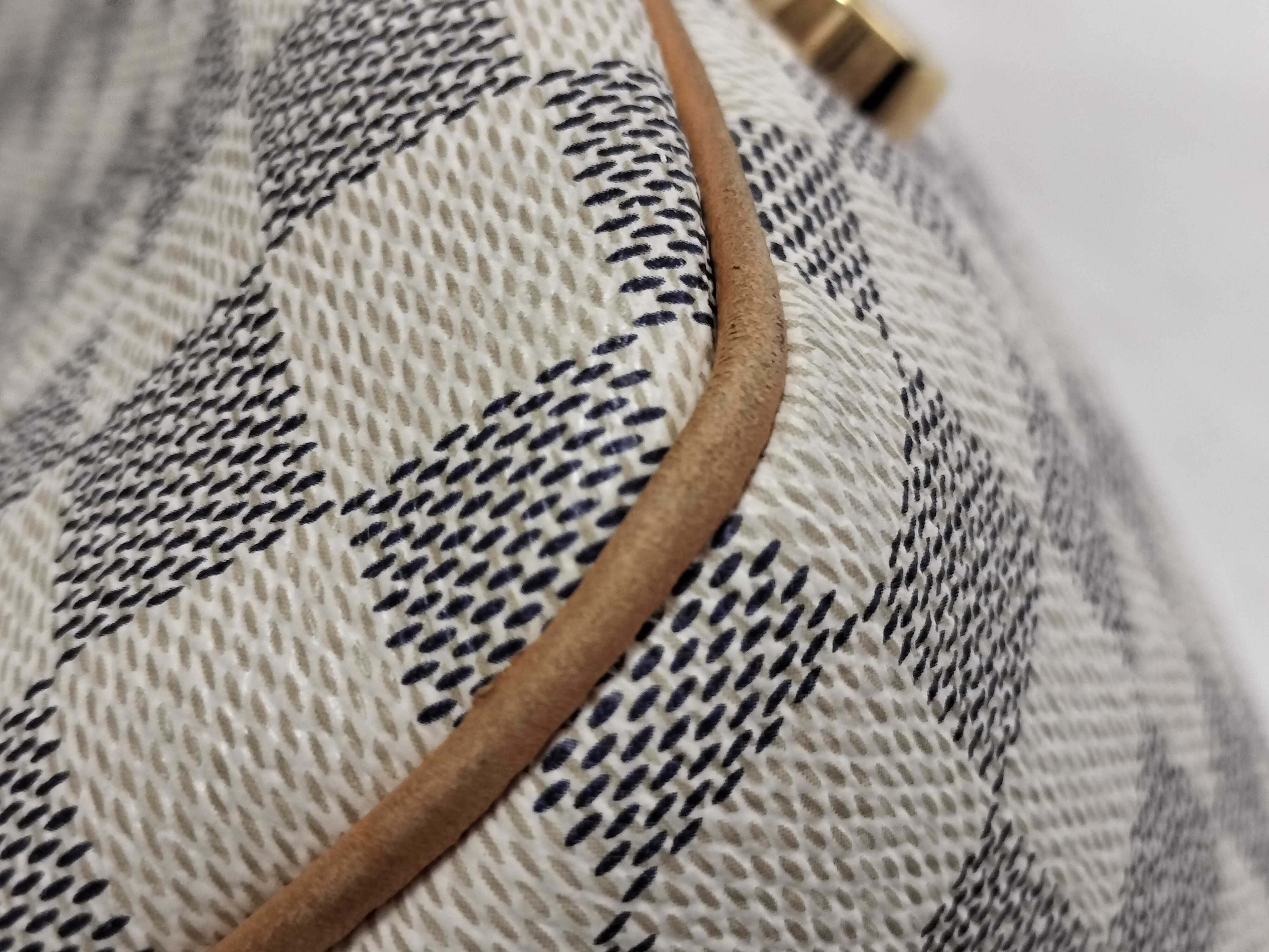 Damier Azur Figeri PM N41176 White Shoulder Bag — view 7