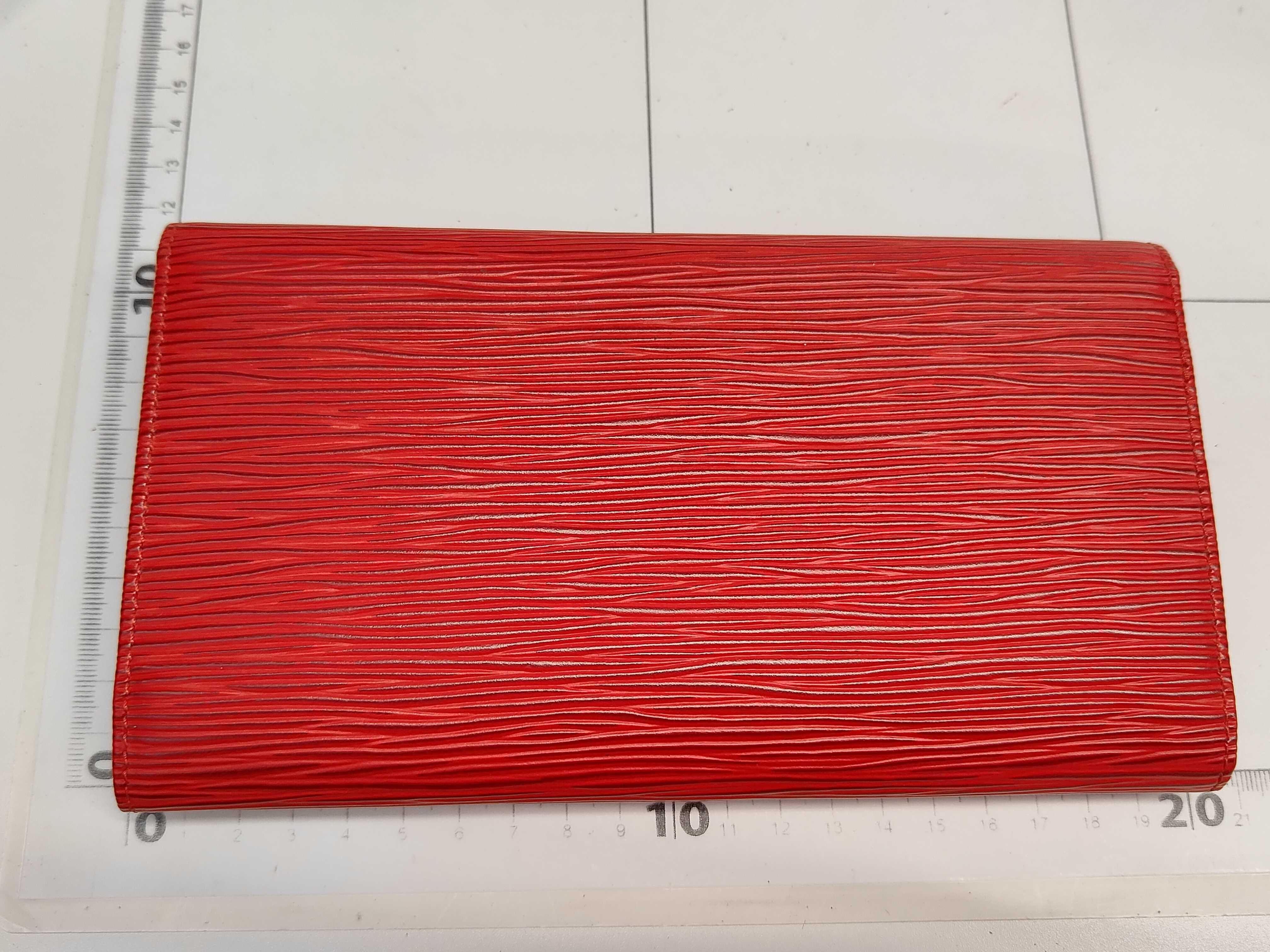 Epi Louis Vuitton Epi Portefeuille Tresor International Wallet — view 2