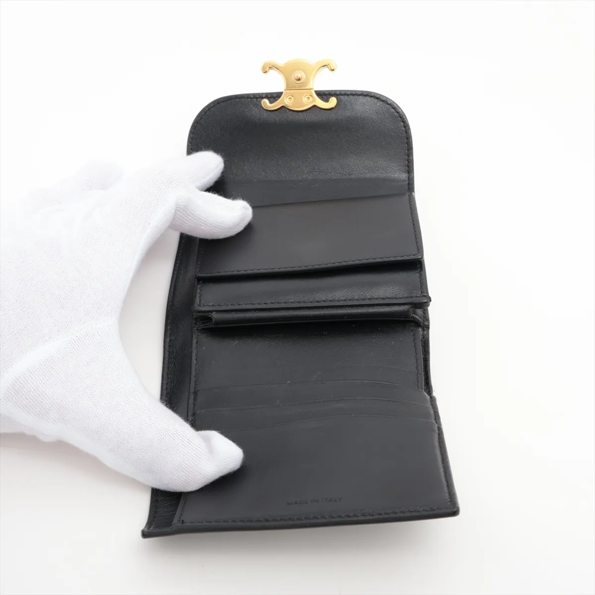 Triomphe Small Flap Wallet Leather Compact Wallet Black — view 4