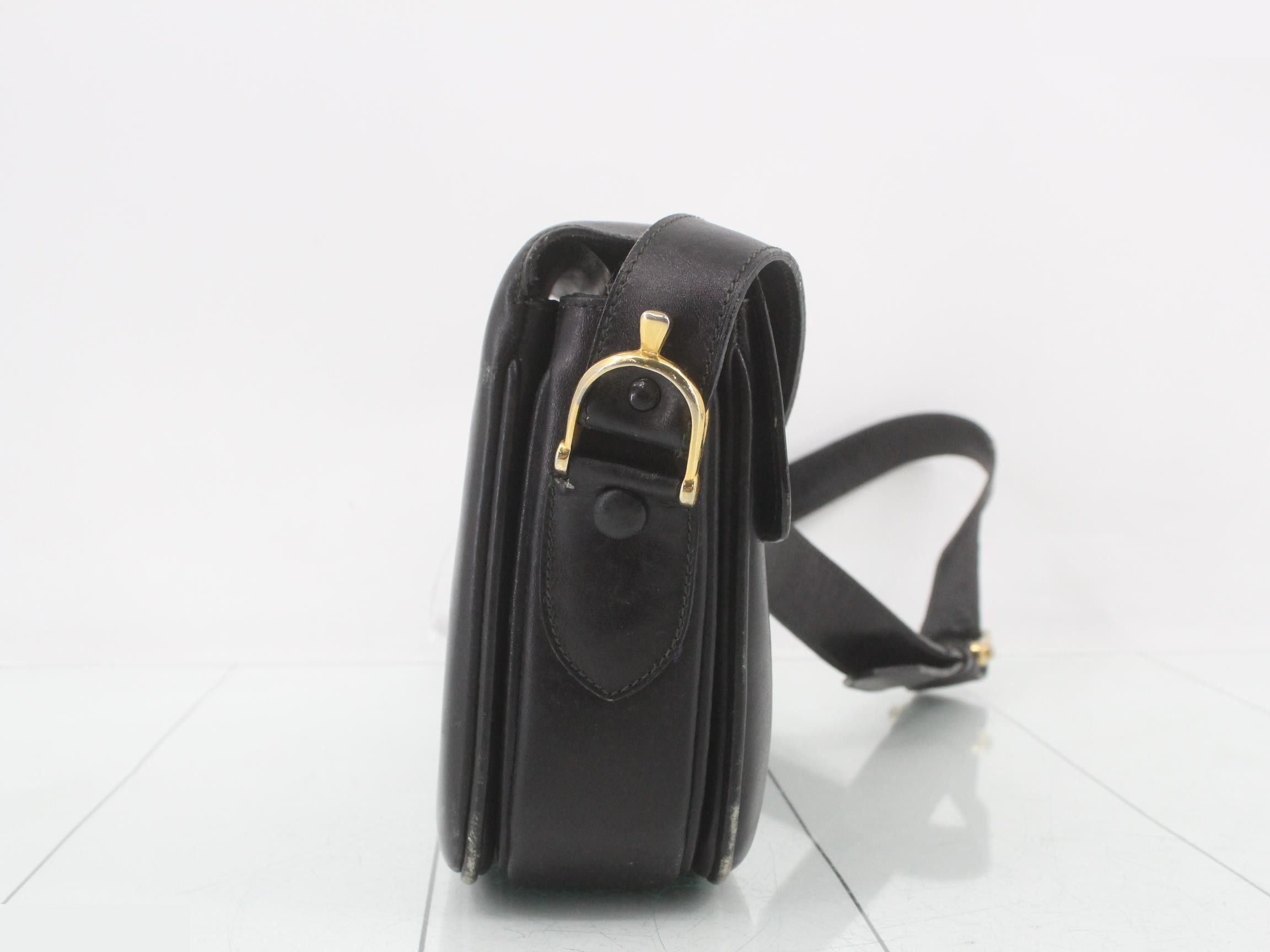 Leather shoulder bag with carriage hardware — view 4