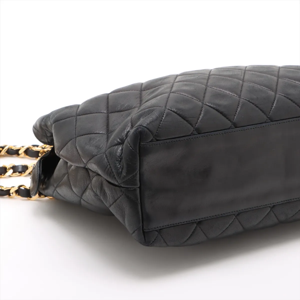 Matelasse Lambskin Chain Shoulder Bag Black Gold Hardware 1353206 No. 1 — view 4