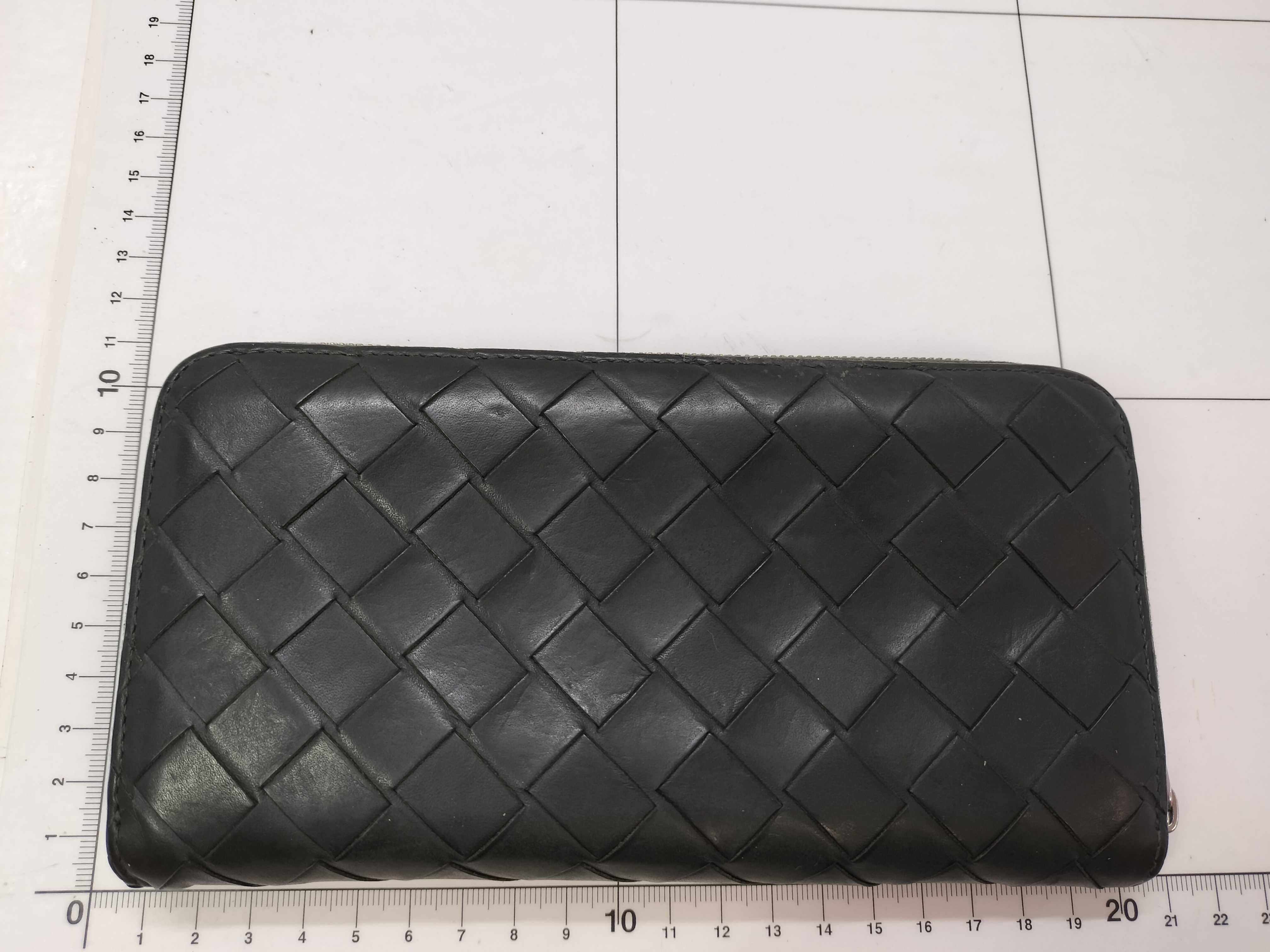 Intrecciato Bottega Veneta Long Wallet Intrecciato Leather Wallet — view 2
