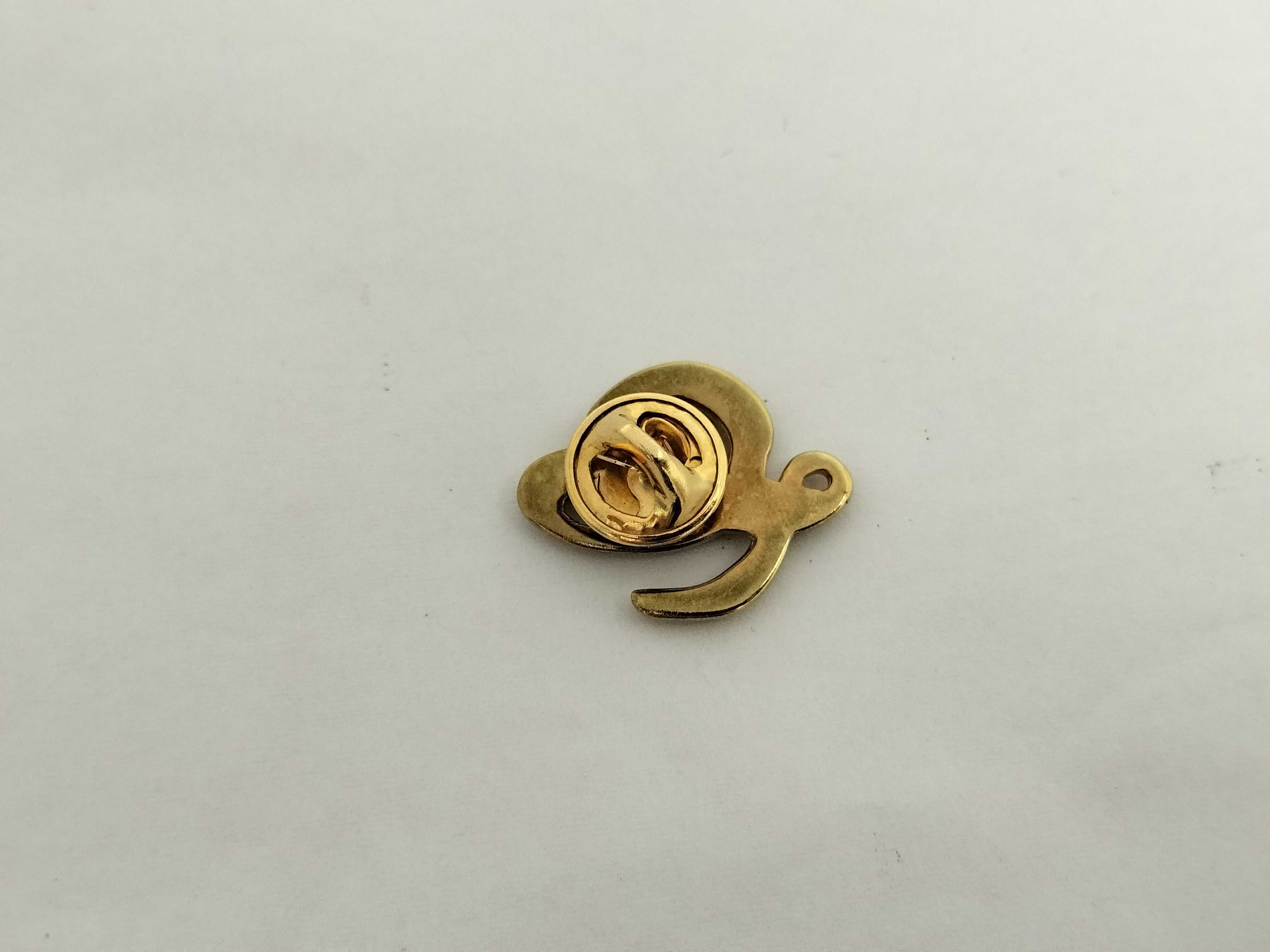 pin badge brooch — view 2