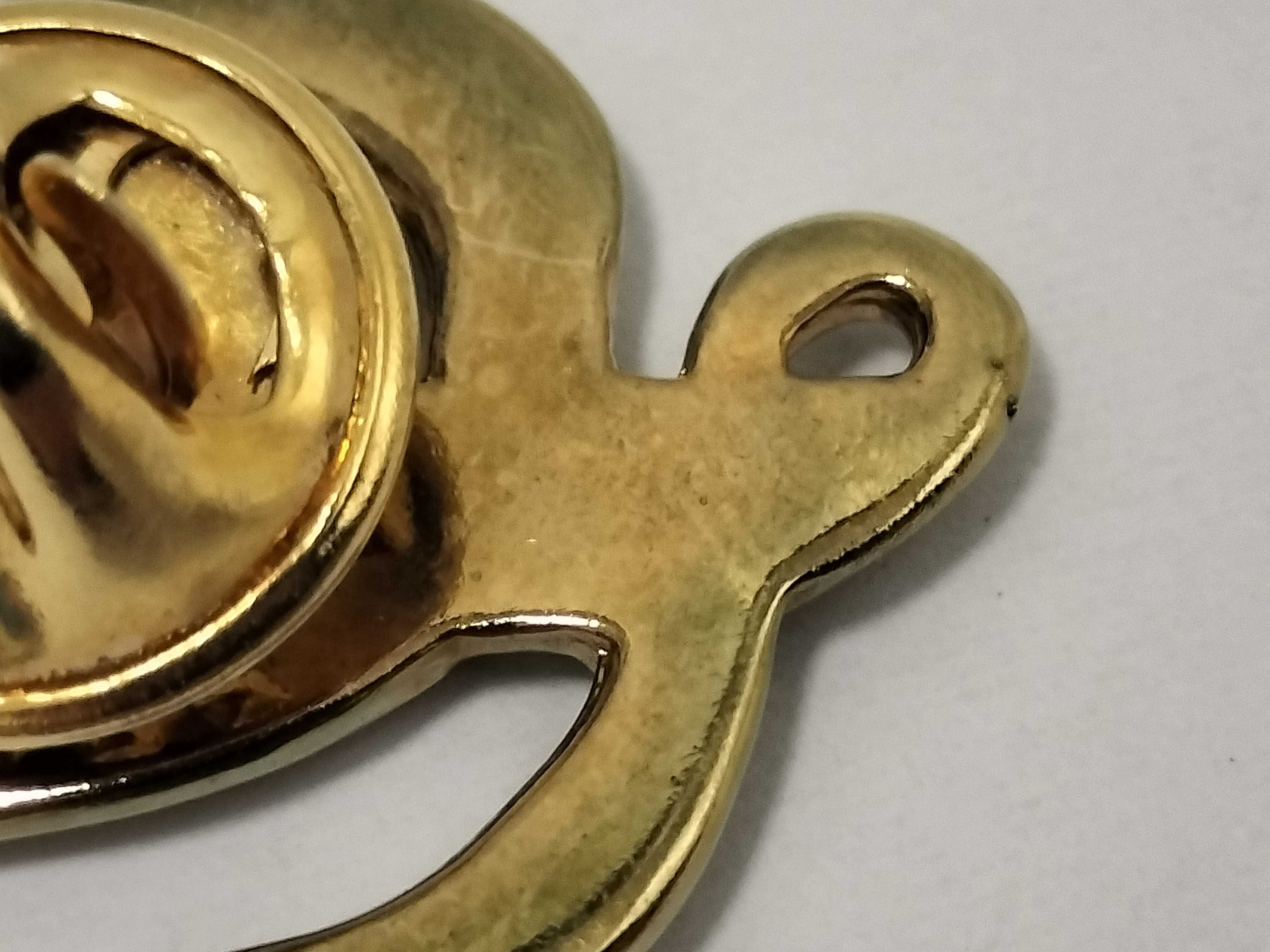 pin badge brooch — view 9