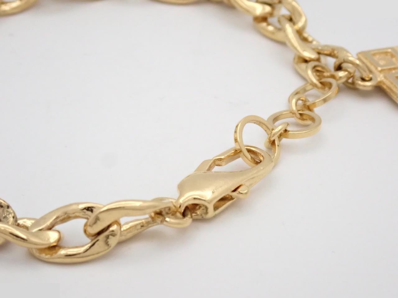 bracelet with multiple charms, gold, wrist circumference approximately 20.5 cm. — view 3
