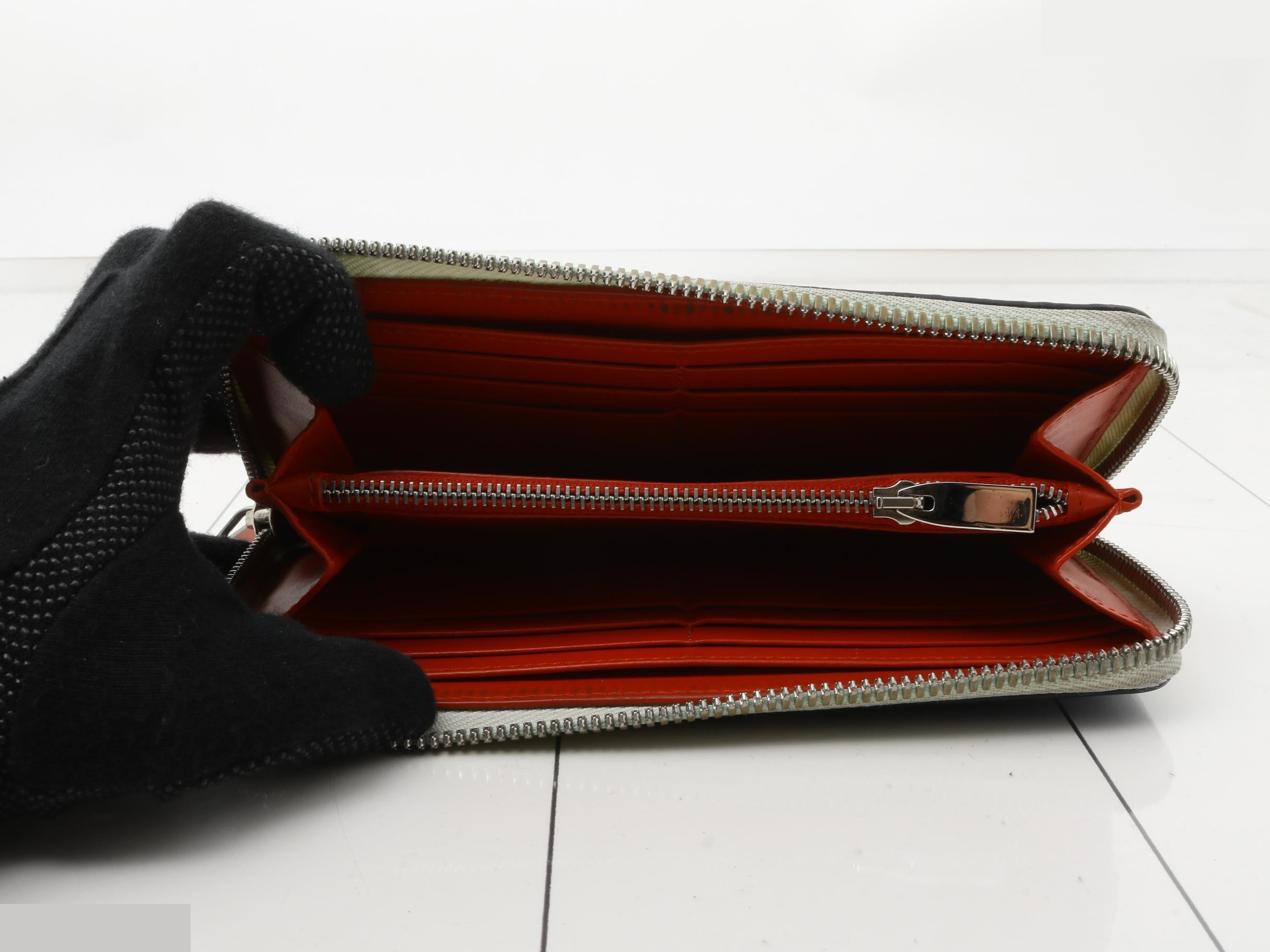 Other lines: Bags and Wallets — view 4