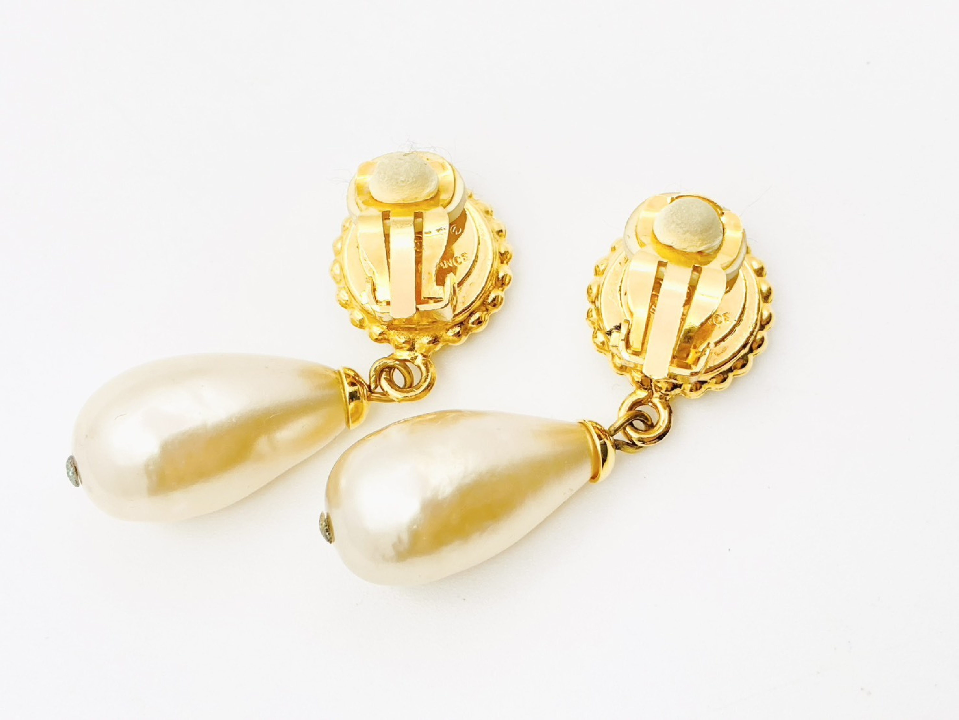 Clover Faux Pearl Teardrop Swing Earrings (26 pieces, black x gold) — view 2