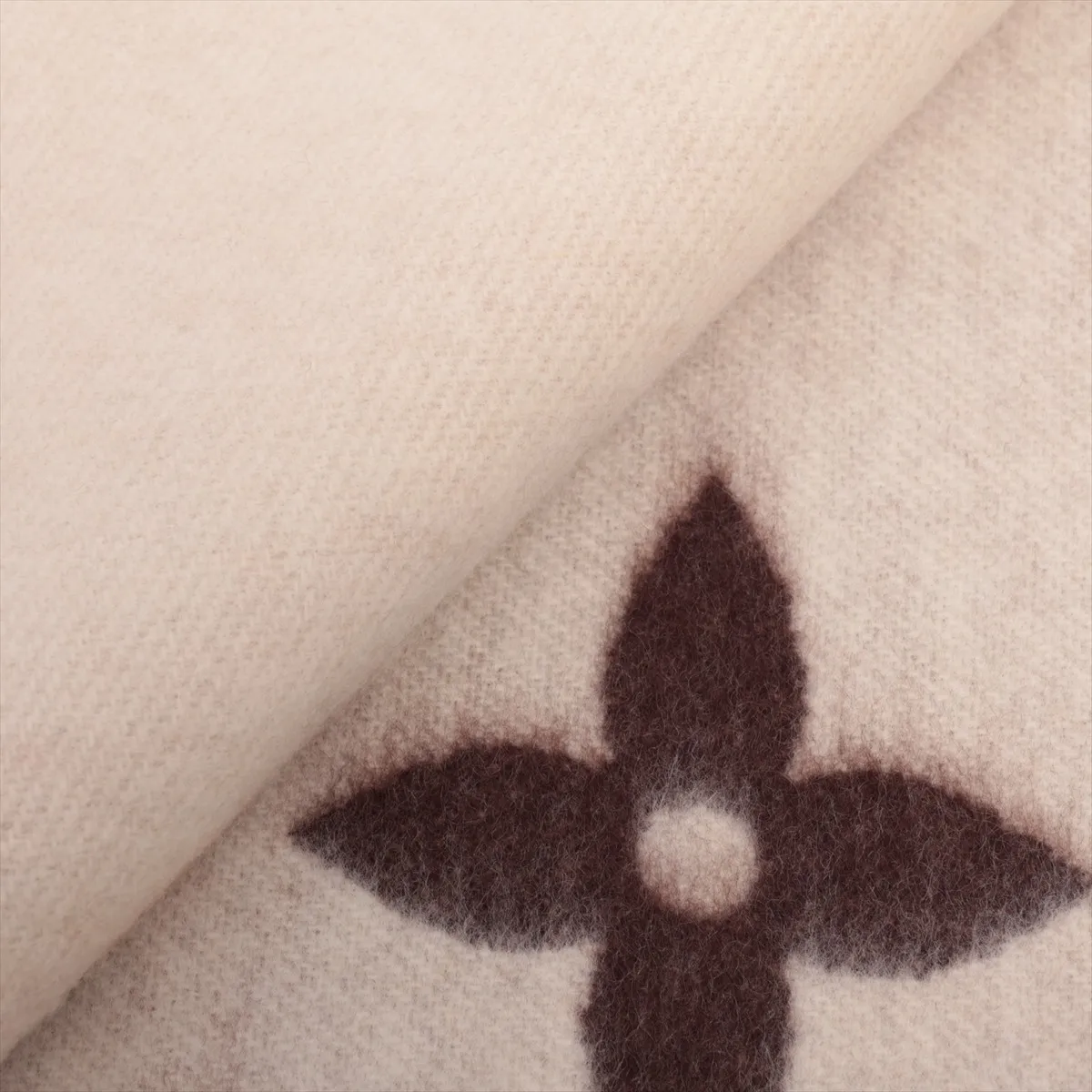 M73675 Escharp Reykjavik Gradient AB0139 Muffler Cashmere Beige x Brown Thread — view 2
