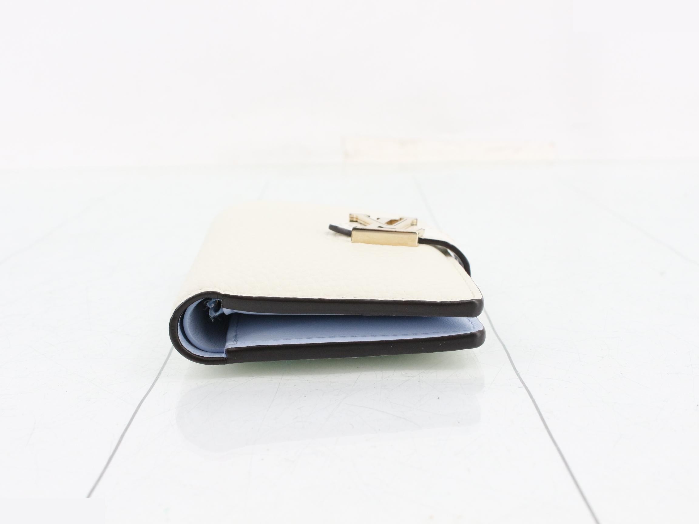 Vertical Compact Wallet — view 3