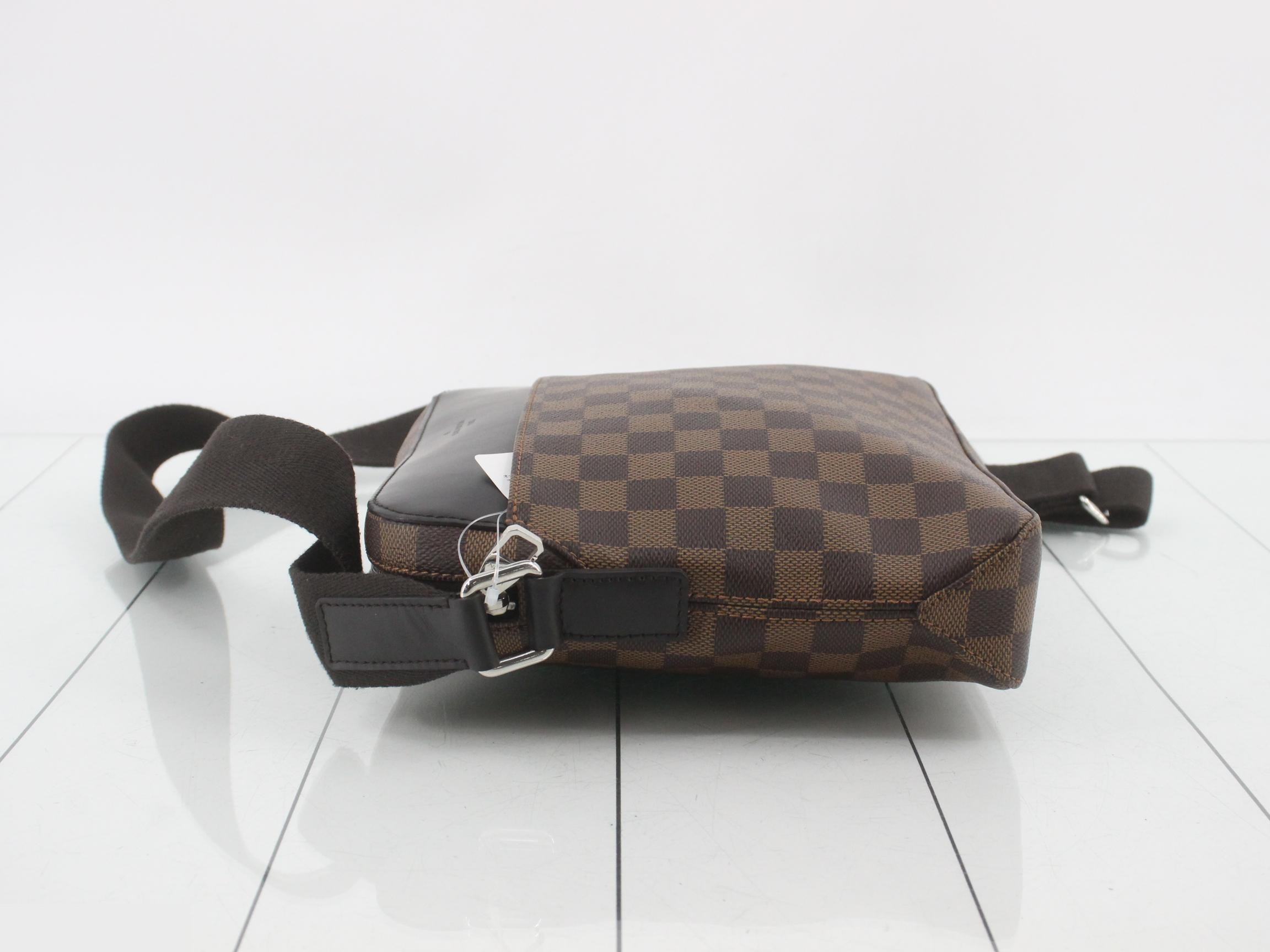 Damier Jake Messenger PM Messenger Bag — view 4