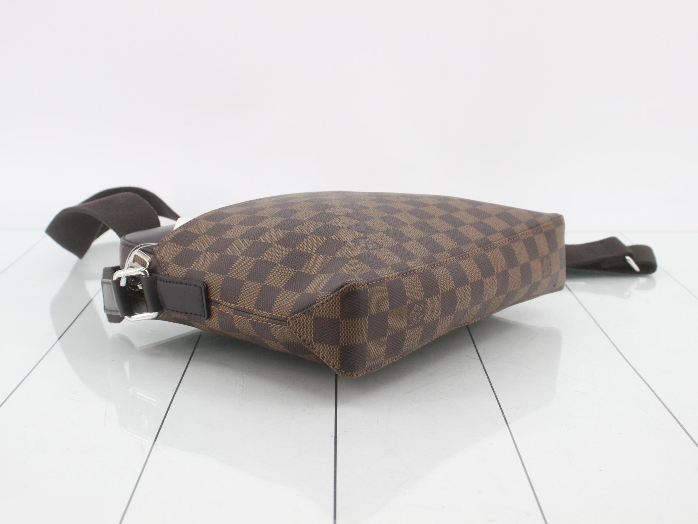 Damier Jake Messenger PM Messenger Bag — view 5
