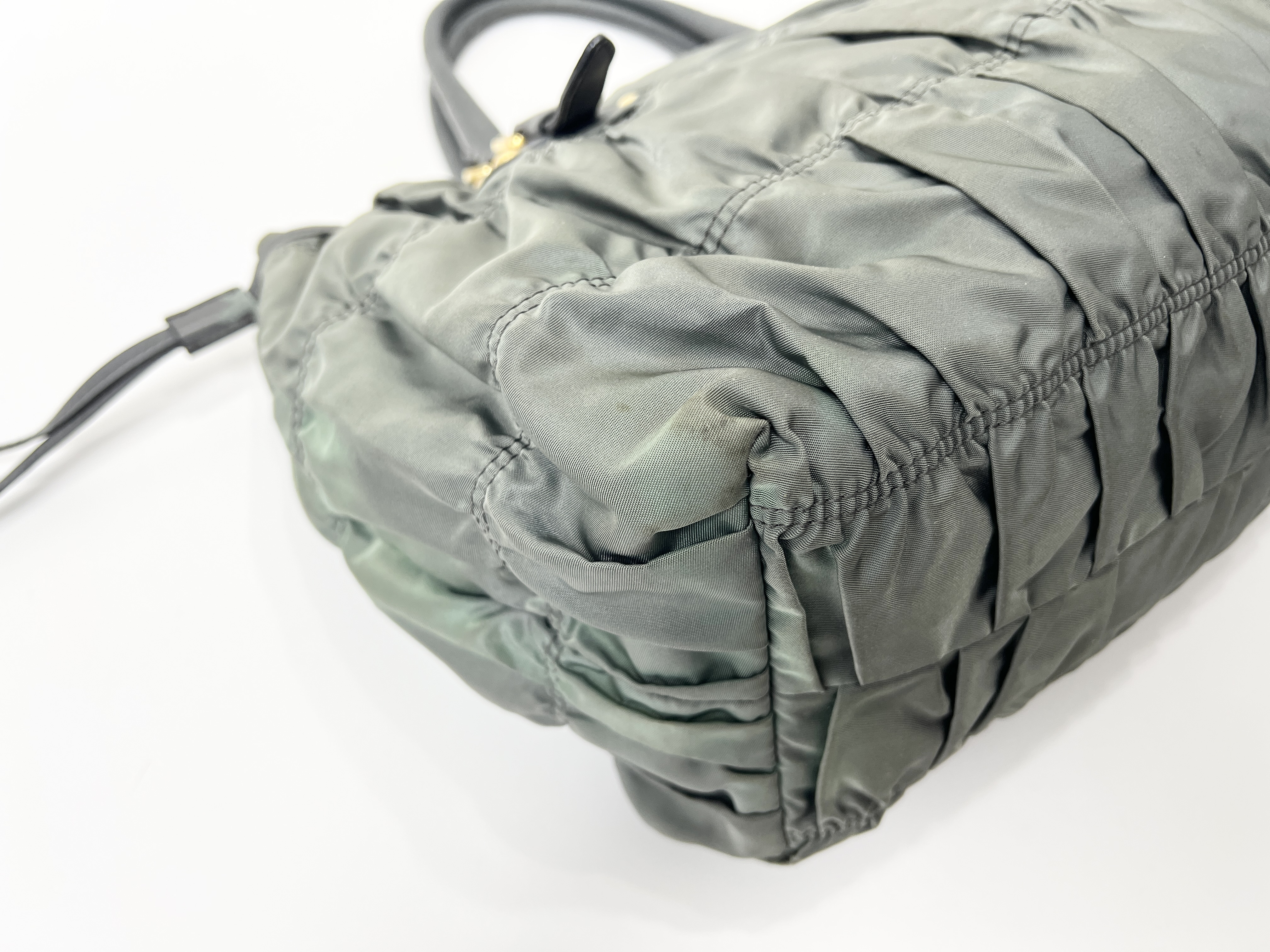 Nylon Gathered Gaufre Handbag Tote Bag — view 12
