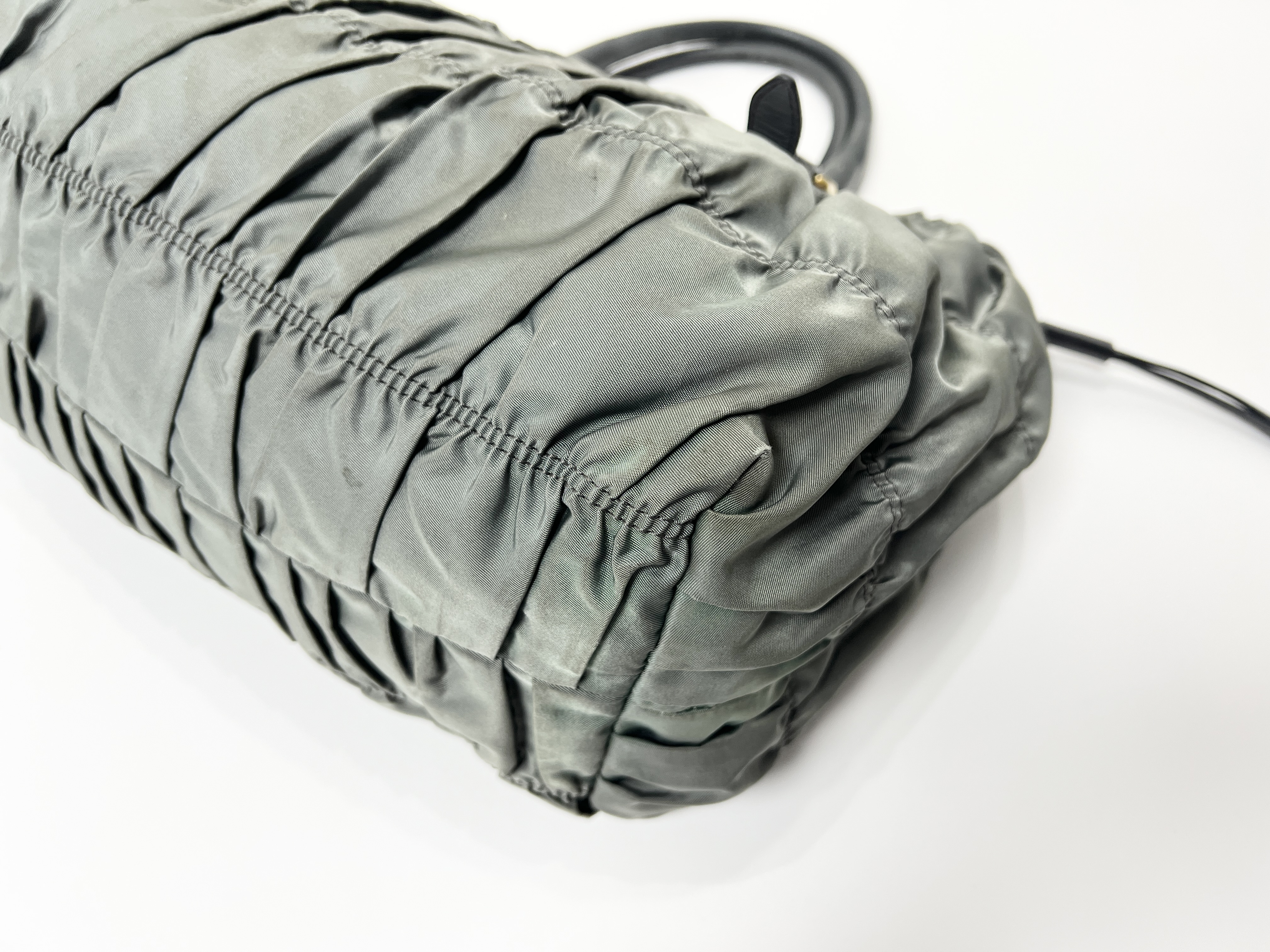 Nylon Gathered Gaufre Handbag Tote Bag — view 13