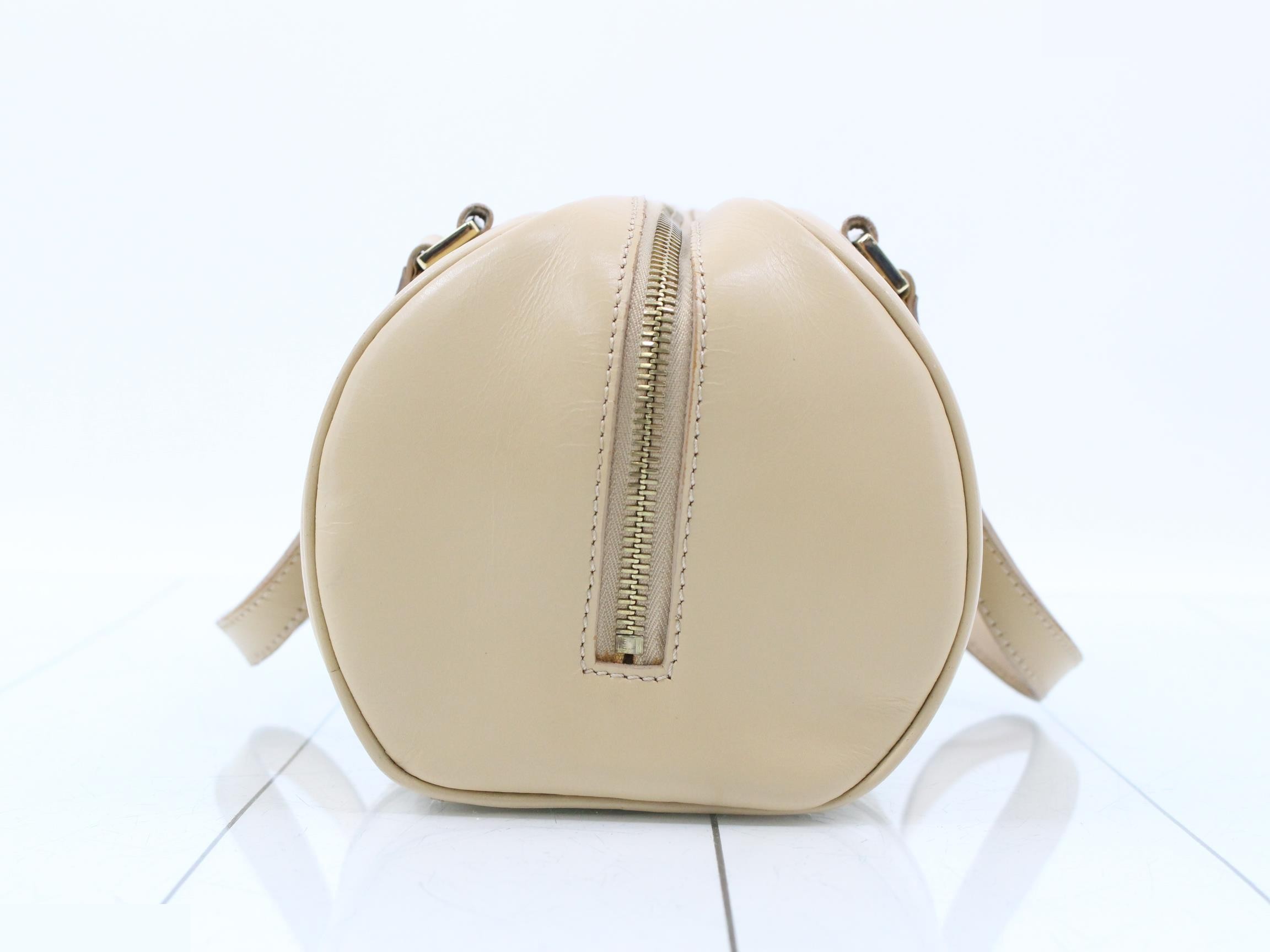 Embossed logo leather — view 3