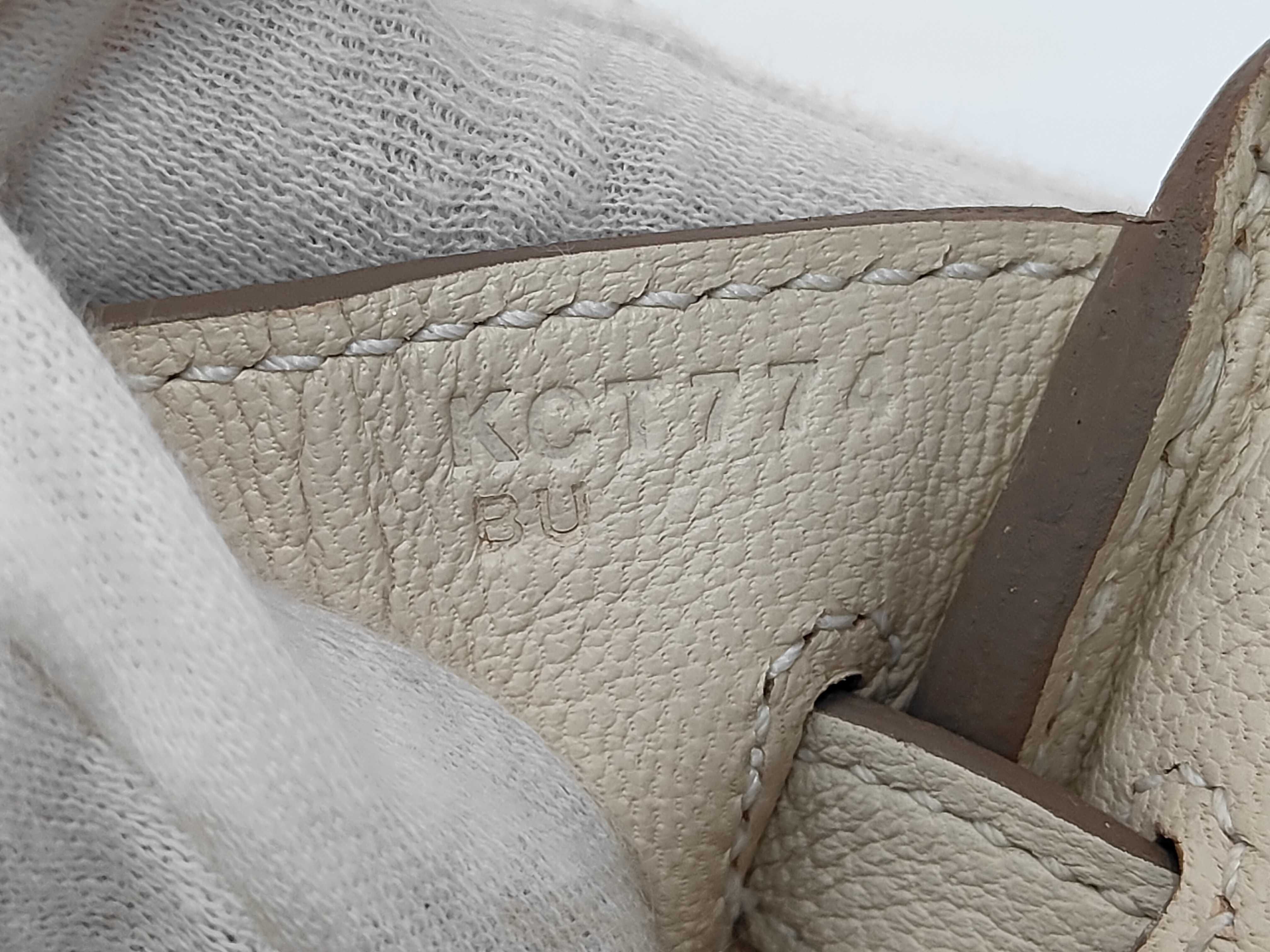 Birkin 25 Togo Leather, Craie, Gold Hardware, K Stamp Handbag — view 13