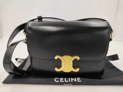 Triomphe Medium Shoulder Bag