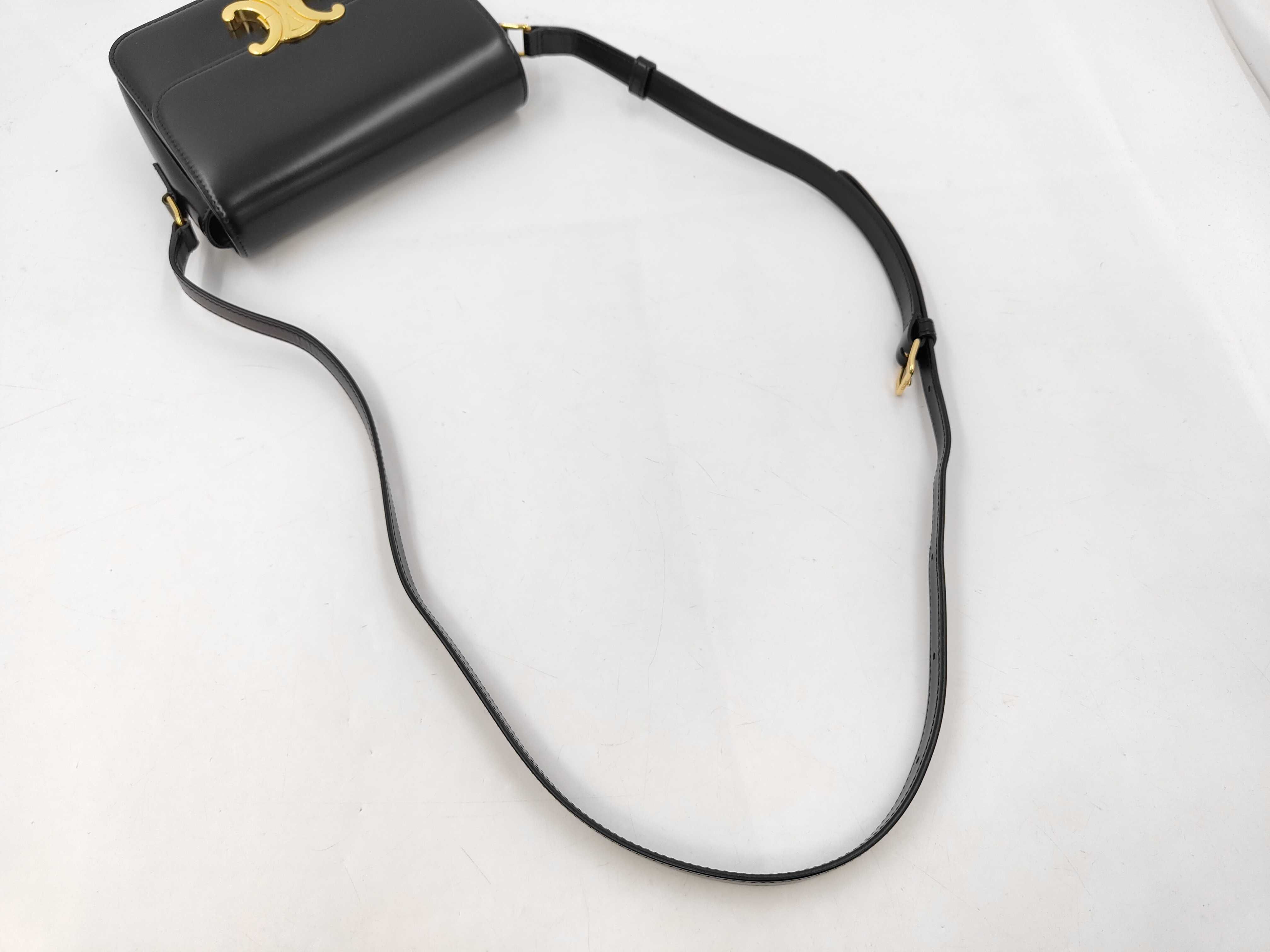 Triomphe Medium Shoulder Bag — view 4