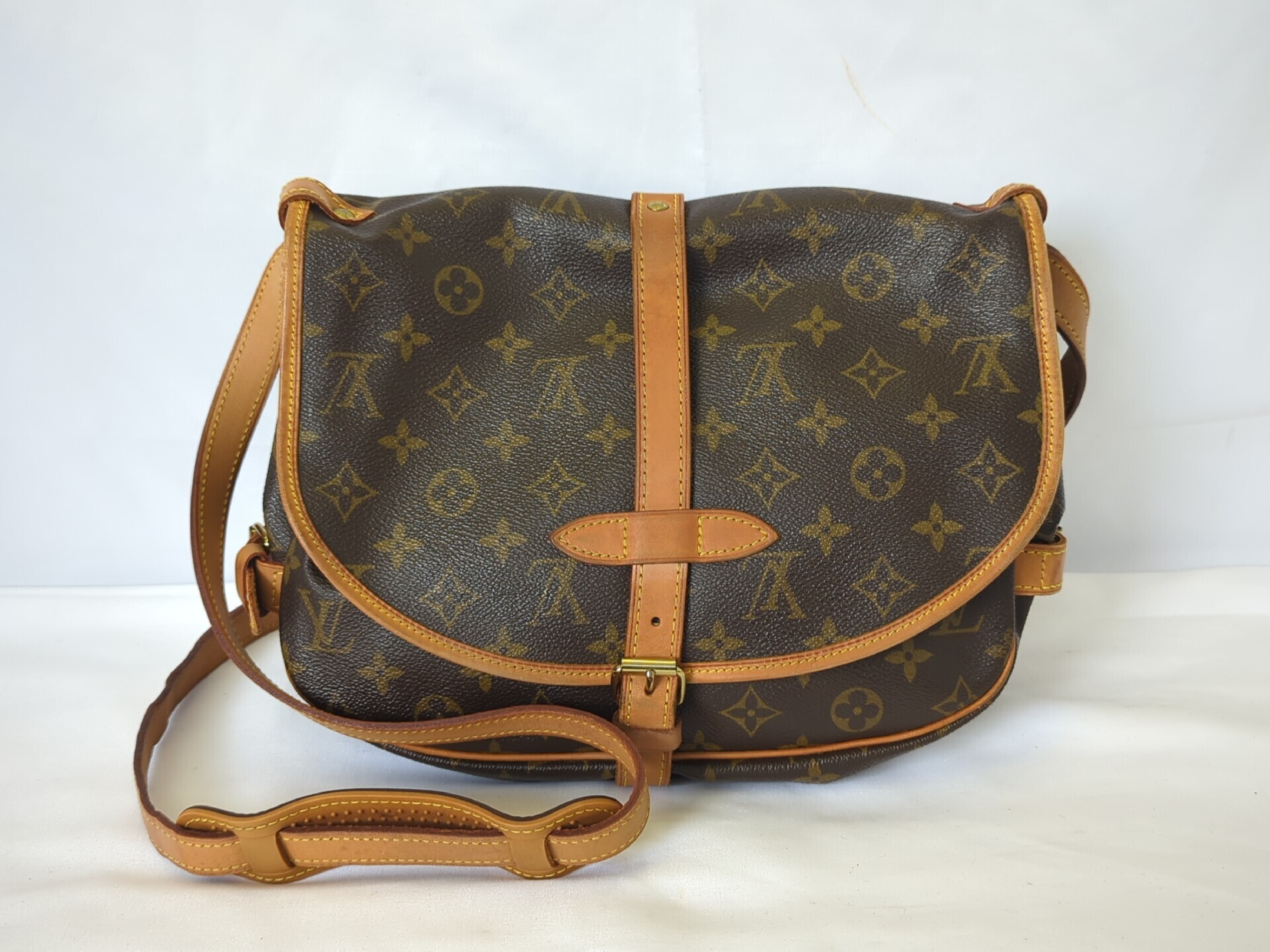 M42256 Monogram Saumur 30 Shoulder Bag