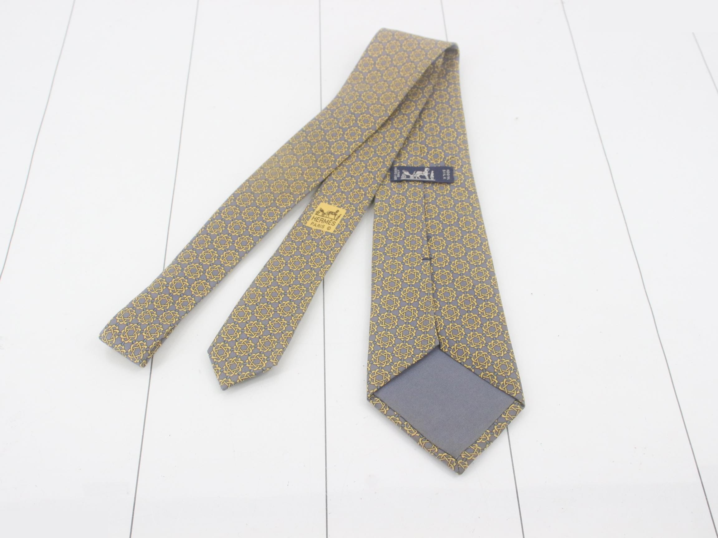 tie — view 2