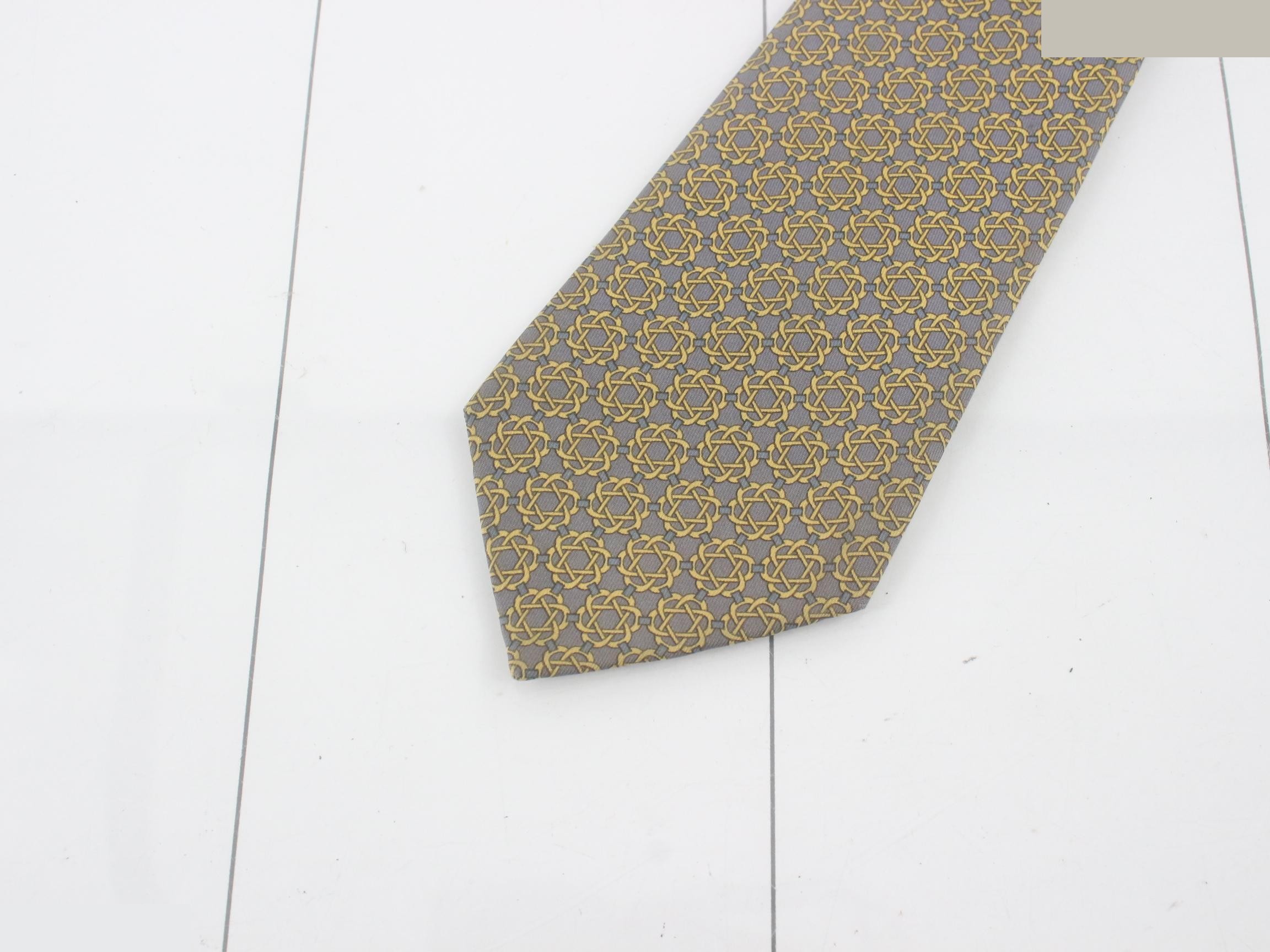 tie — view 3