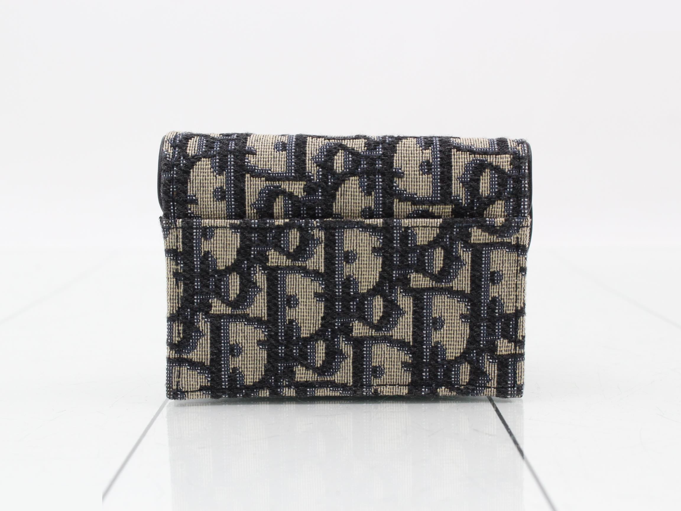 Oblique saddle card case, stored item, navy/beige. — view 2
