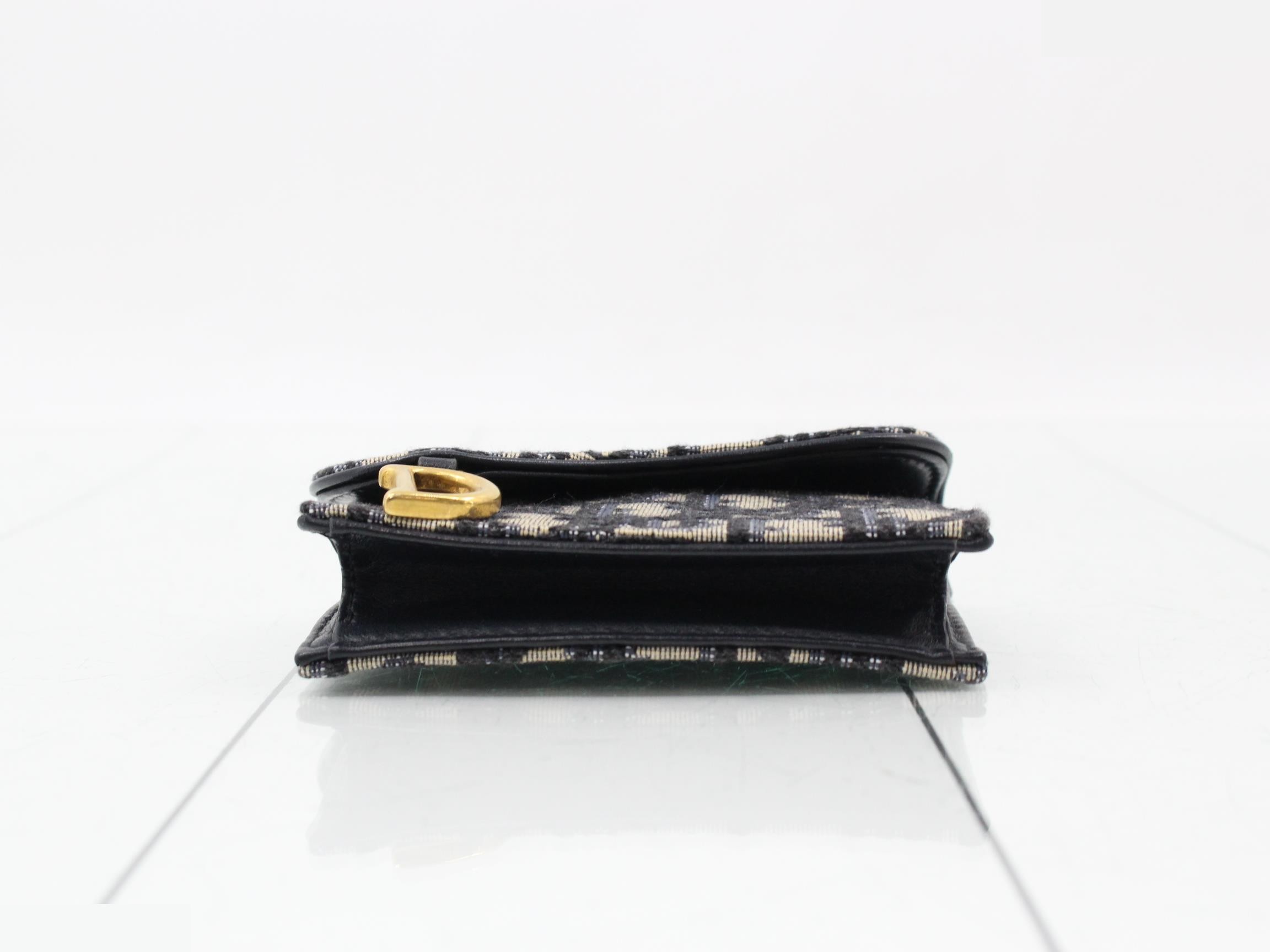 Oblique saddle card case, stored item, navy/beige. — view 3