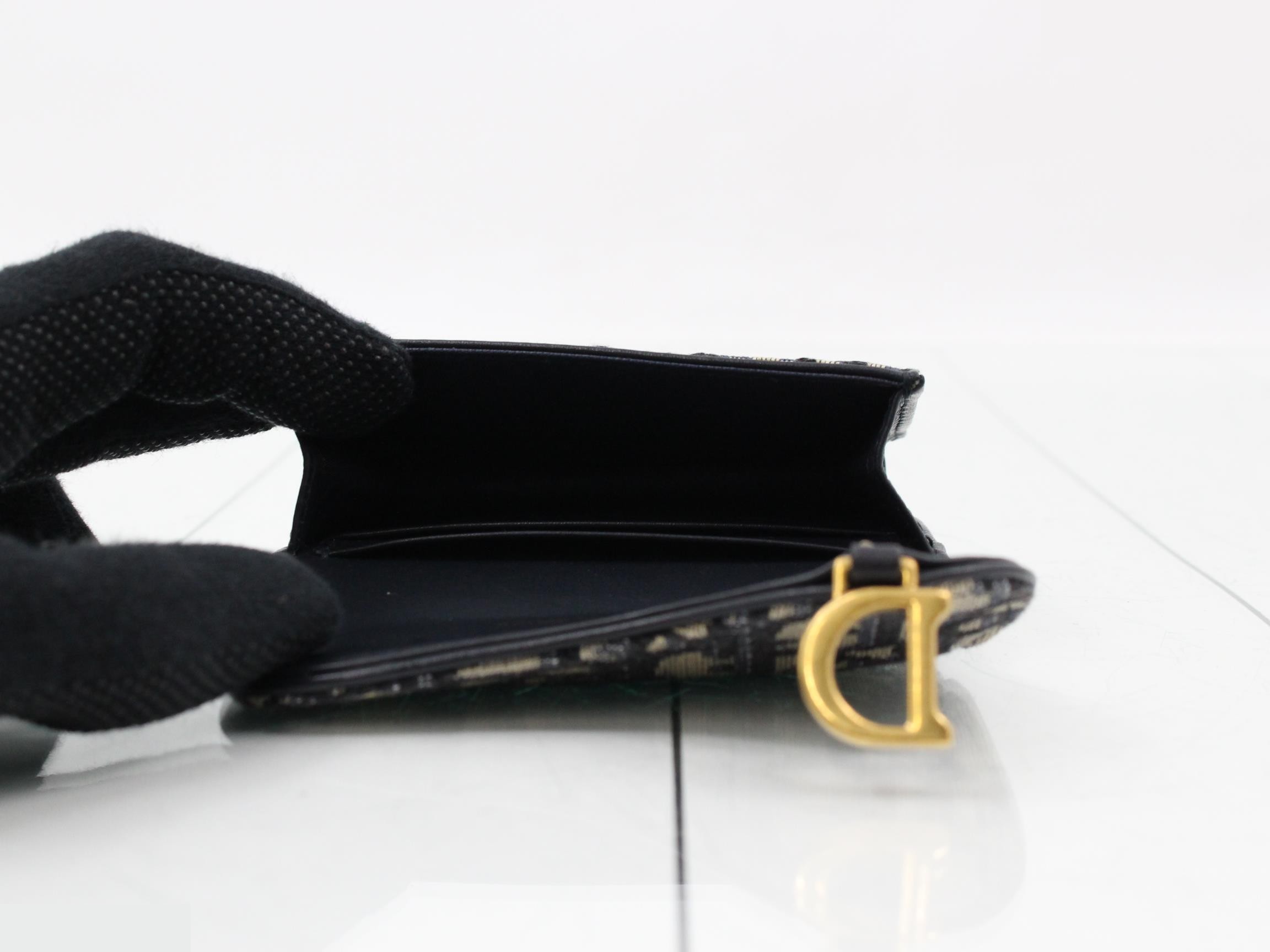 Oblique saddle card case, stored item, navy/beige. — view 4