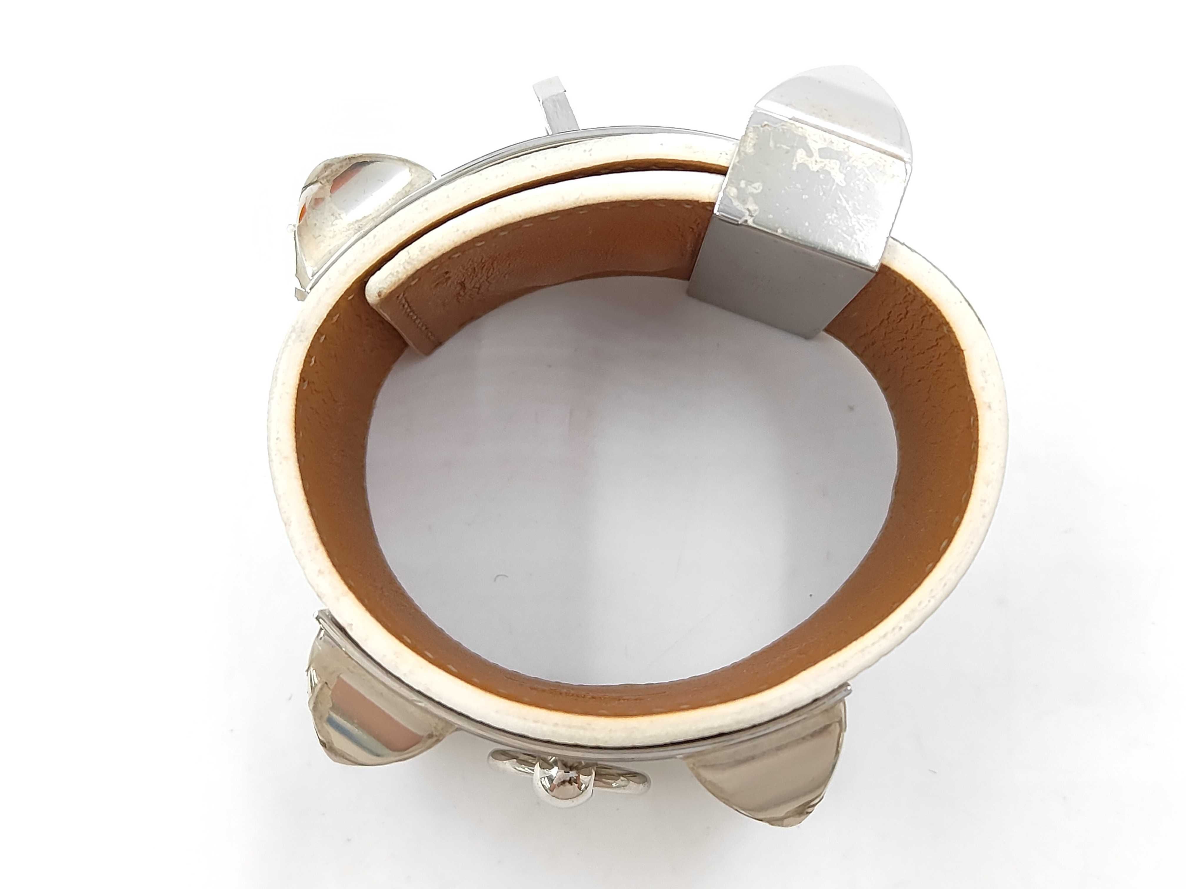 Collier de Chien R stamped bracelet Bracelet/Bangle — view 2
