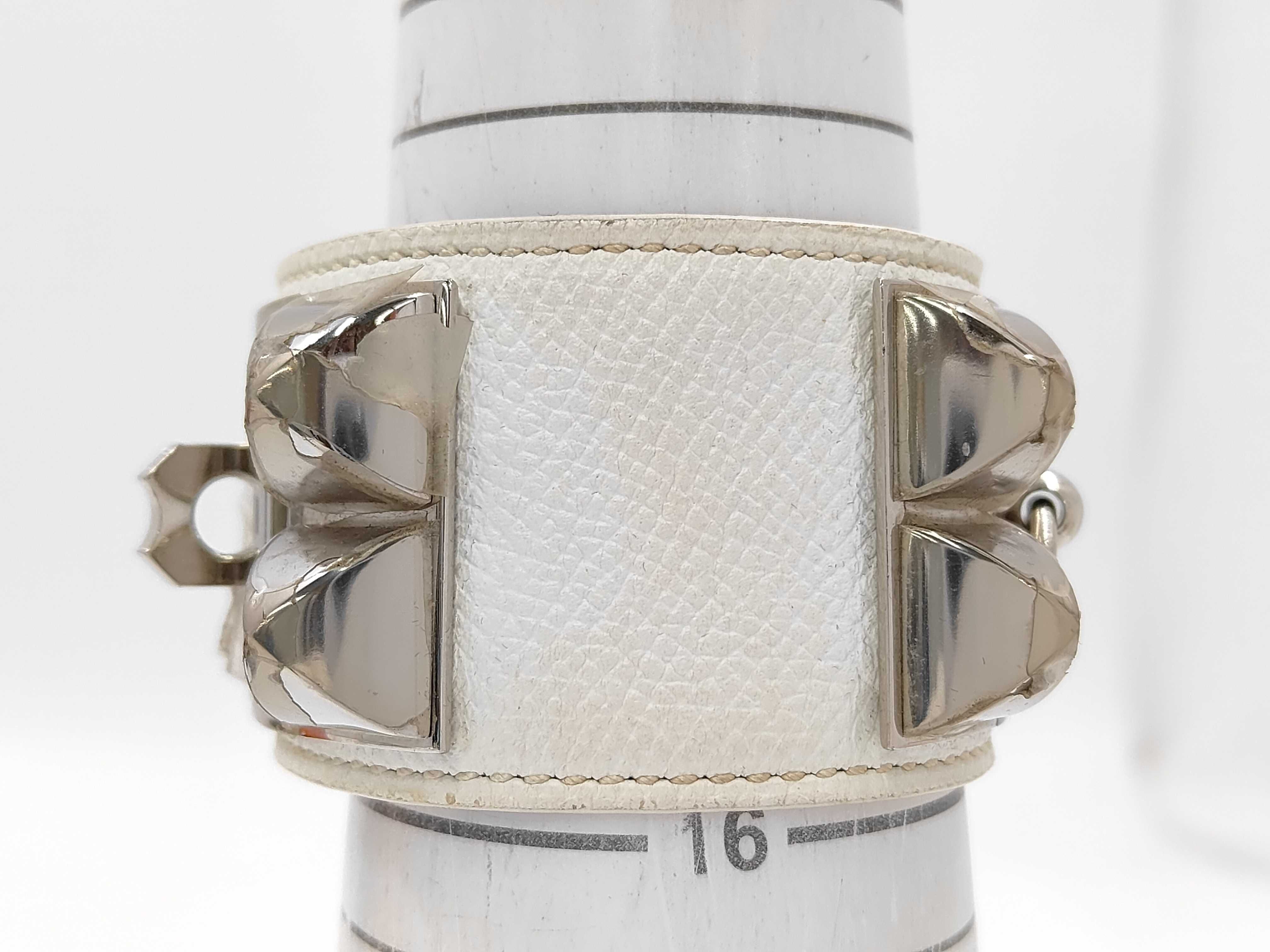 Collier de Chien R stamped bracelet Bracelet/Bangle — view 7