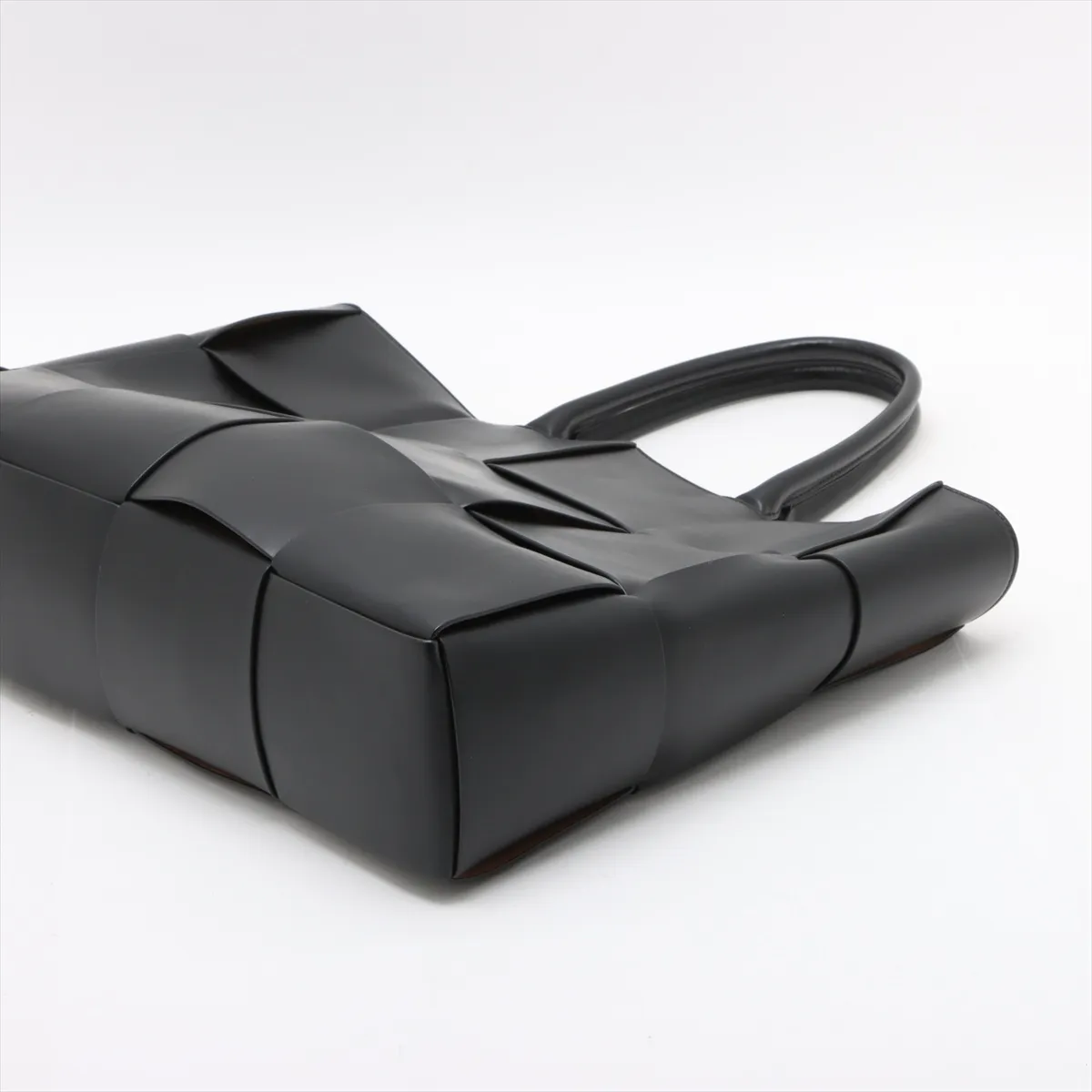Maxi Intrecciato The Arco Large Leather Tote Bag, Black — view 3