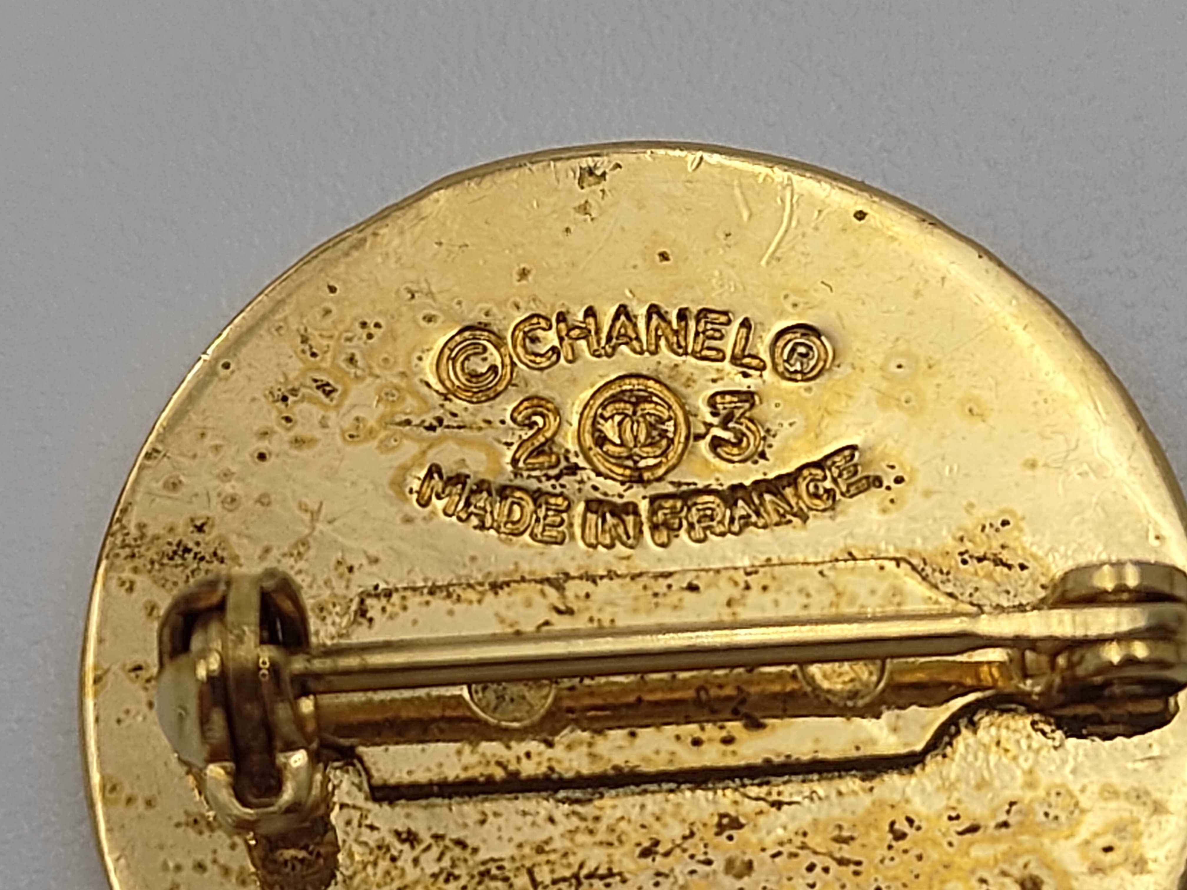 brooch — view 5