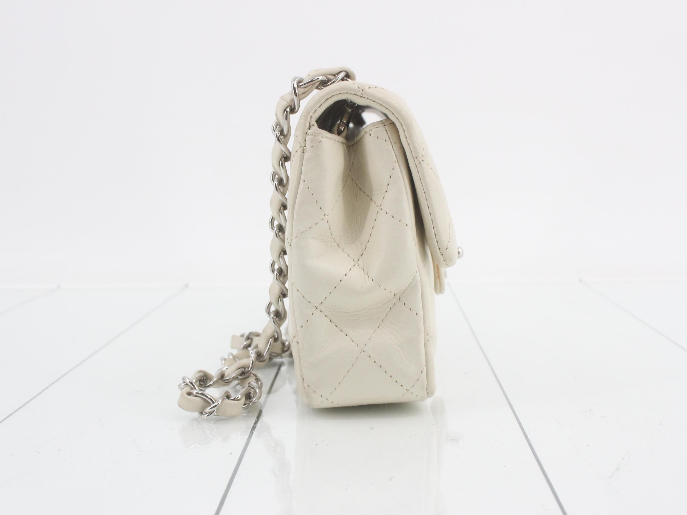 Matelassé Lambskin Turnlock Chain Shoulder Bag — view 4