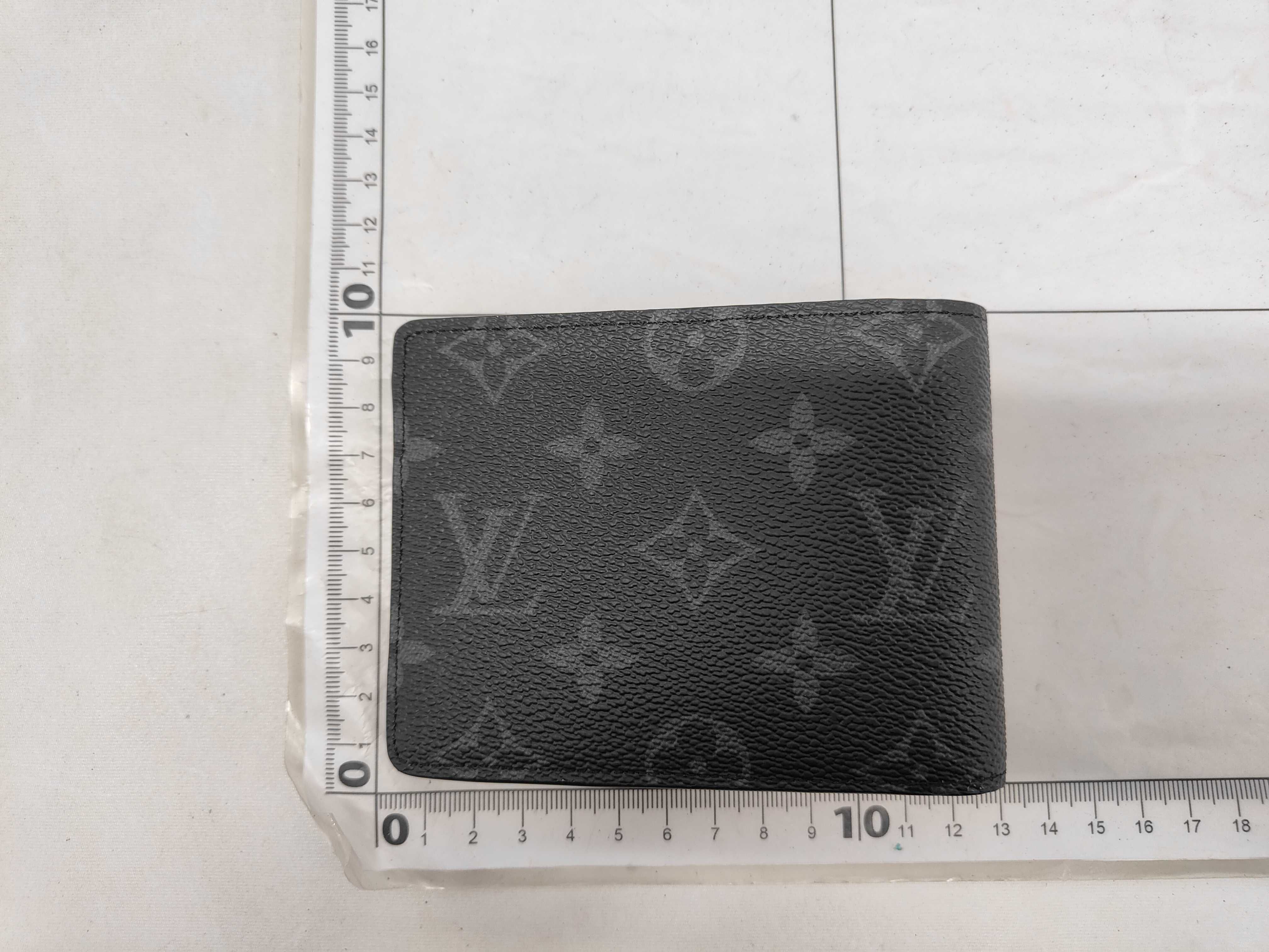 Portefeuille Multiple Monogram Shadow Leather Wallet — view 2