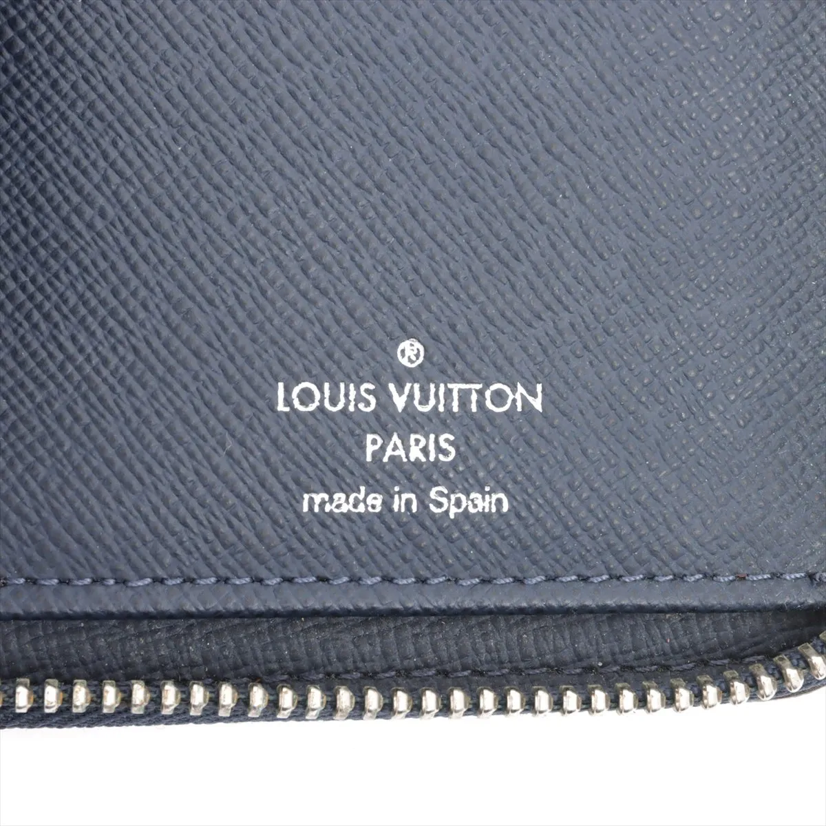 Vuitton Taiga Zippy Wallet Vertical M30510 Blue Marine Round Zip Wallet — view 7