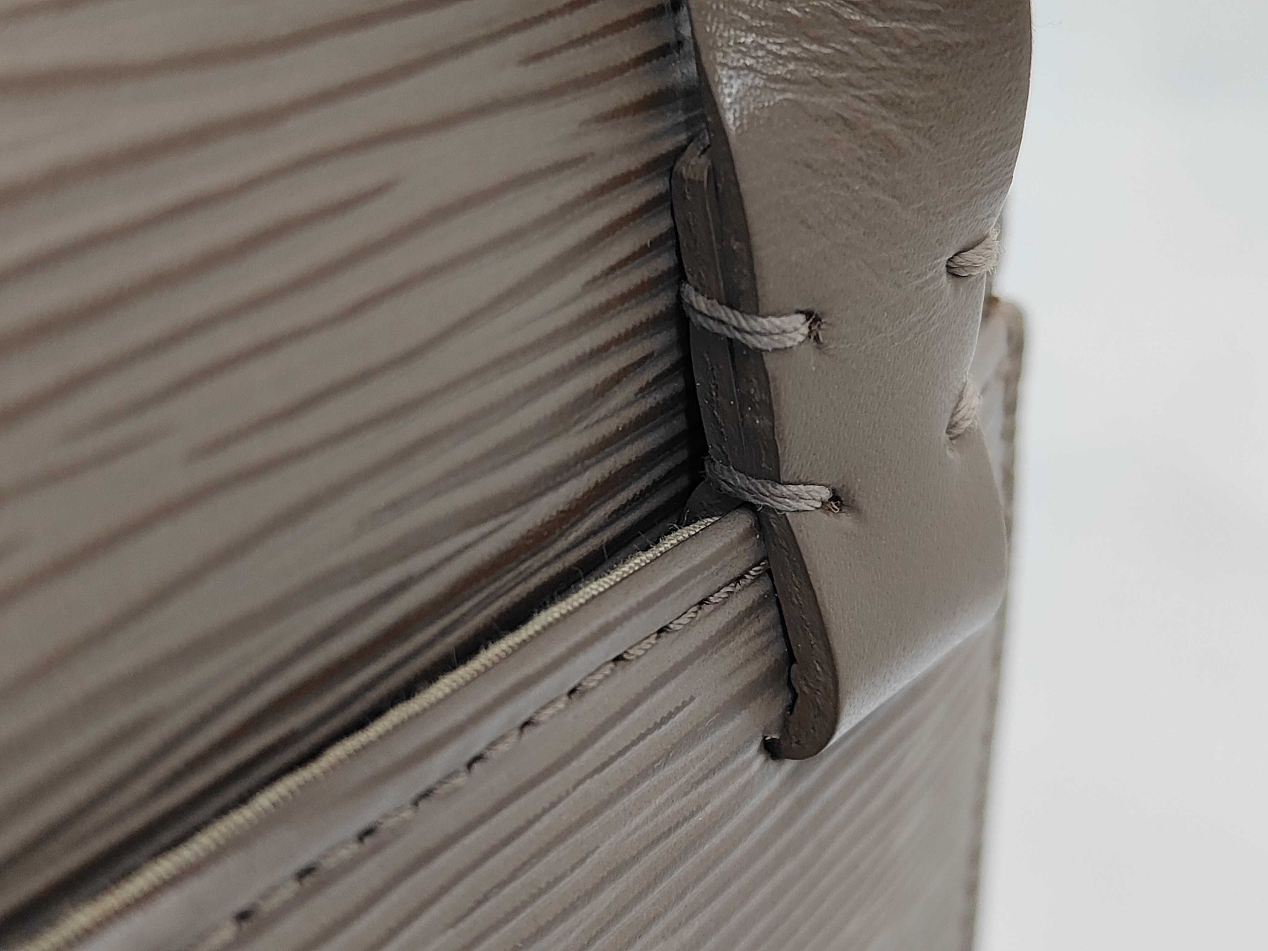 LV Ramatuelle M5247B Epi Shoulder Bag — view 3